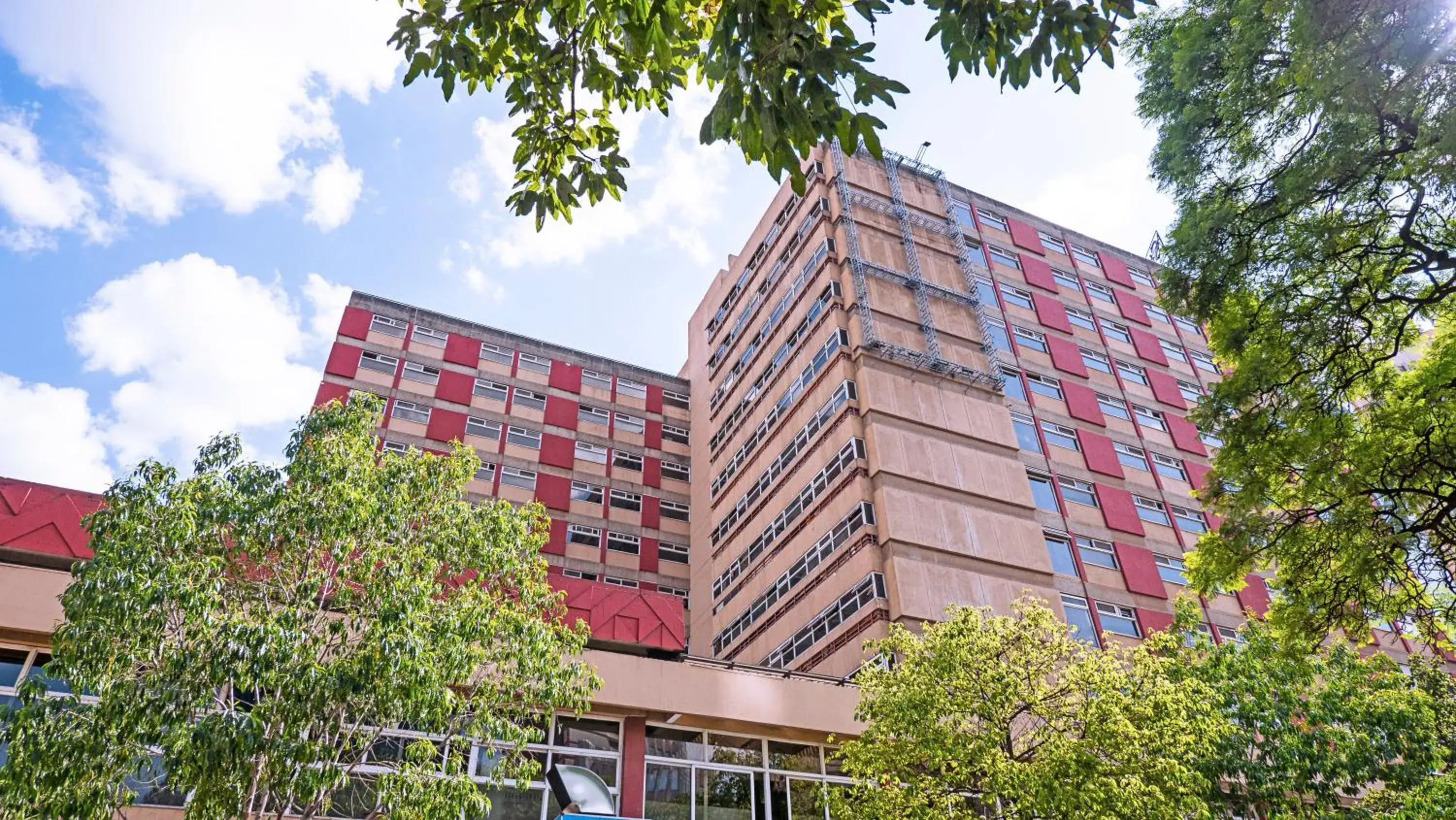 Property building in Maanzoni 680 HOTEL Property building in Maanzoni 680 HOTEL