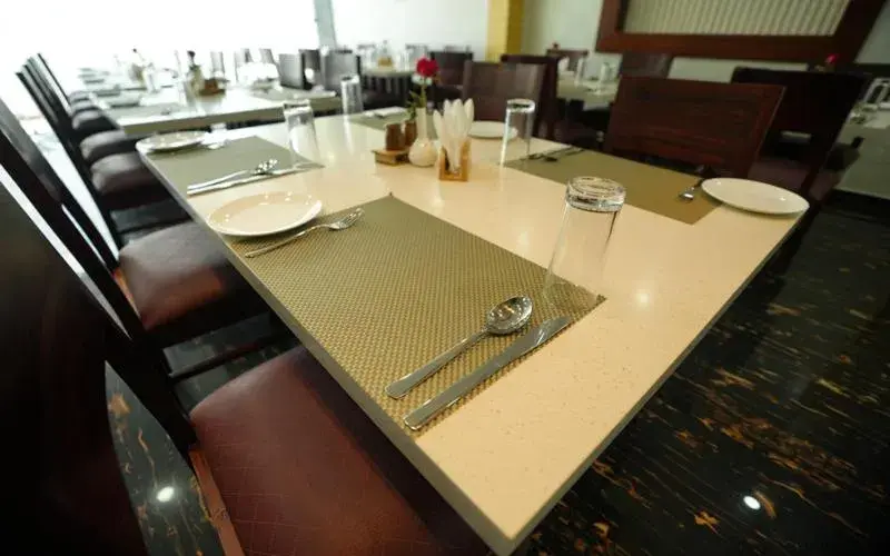 Restaurant/places to eat in Urban Suites Restaurant/places to eat in Urban Suites