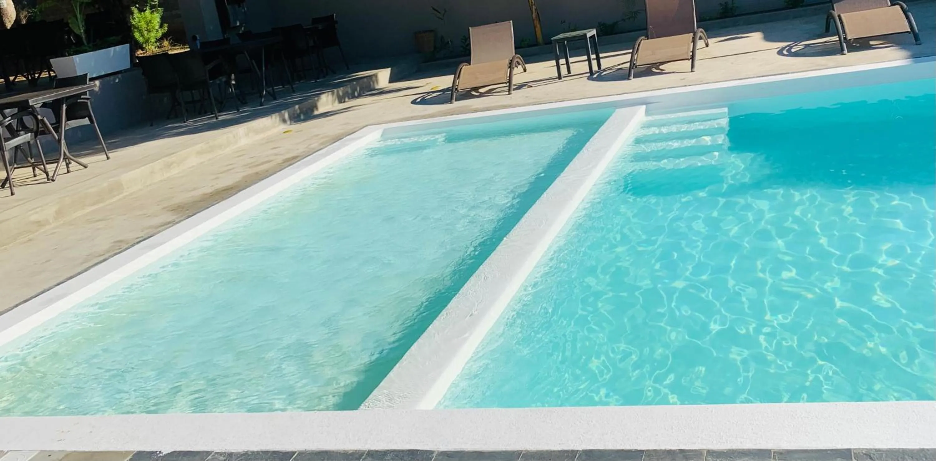 Swimming pool in MAISON CARREE