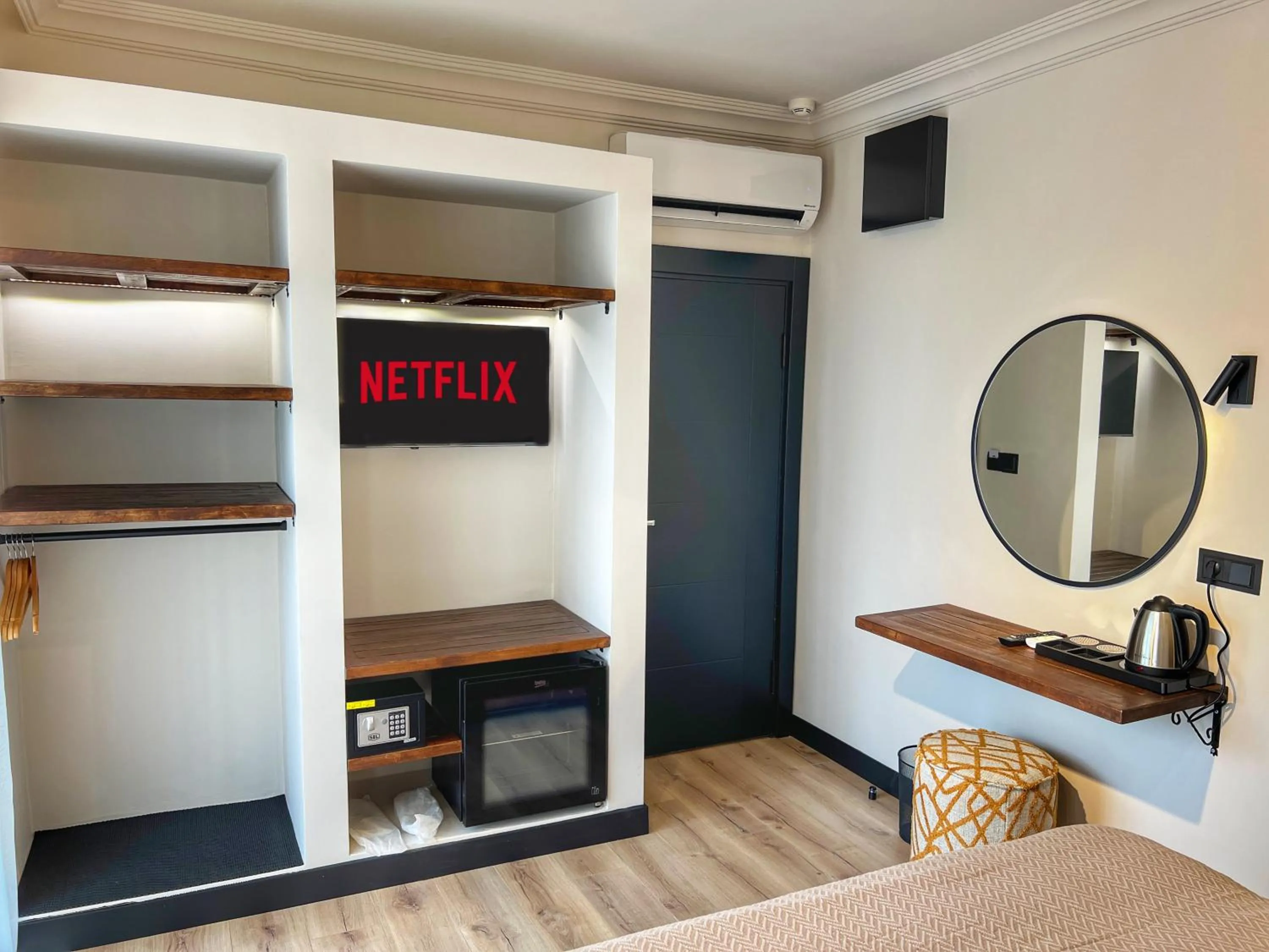 TV and multimedia, Bed in Oji Hotel