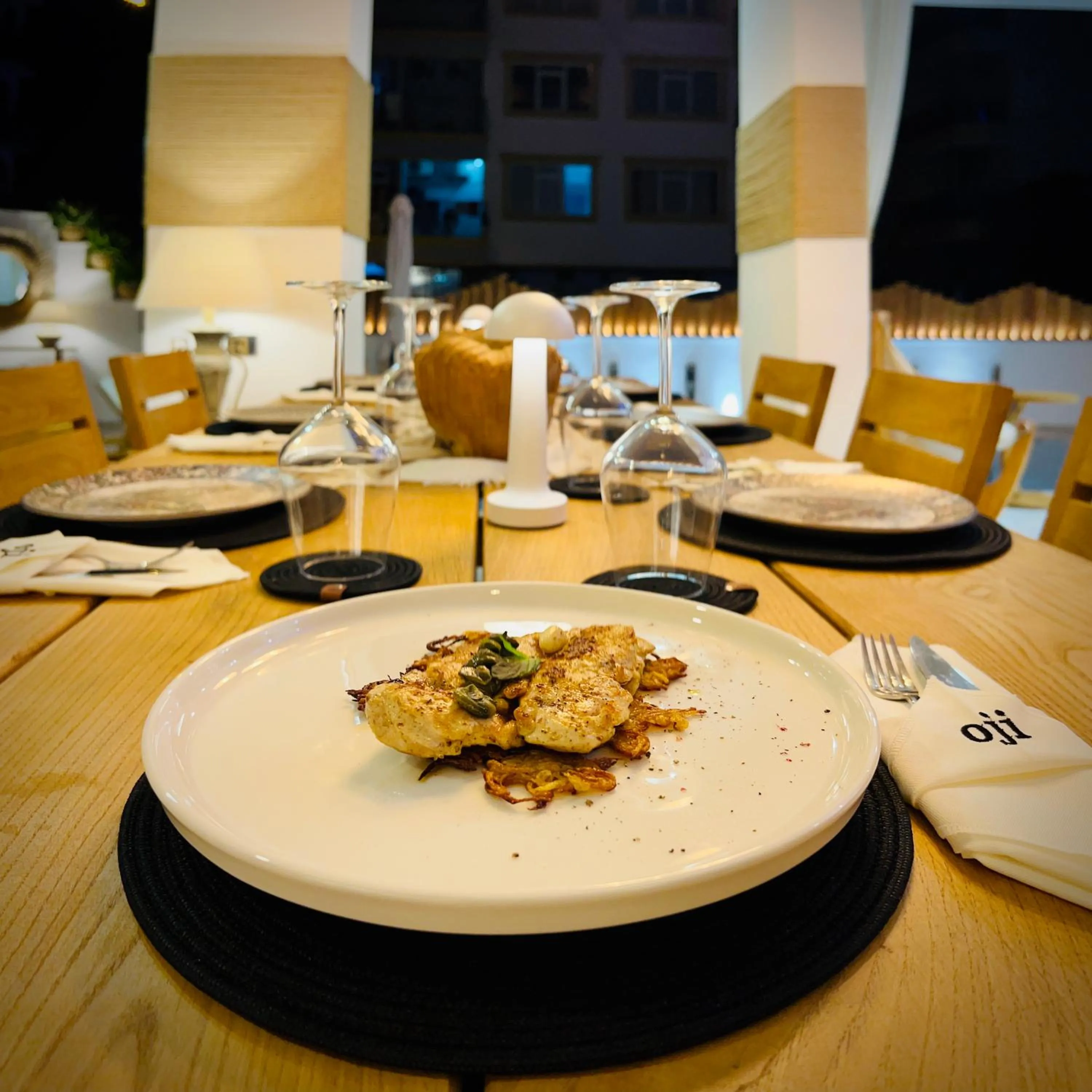 Restaurant/places to eat in Oji Hotel