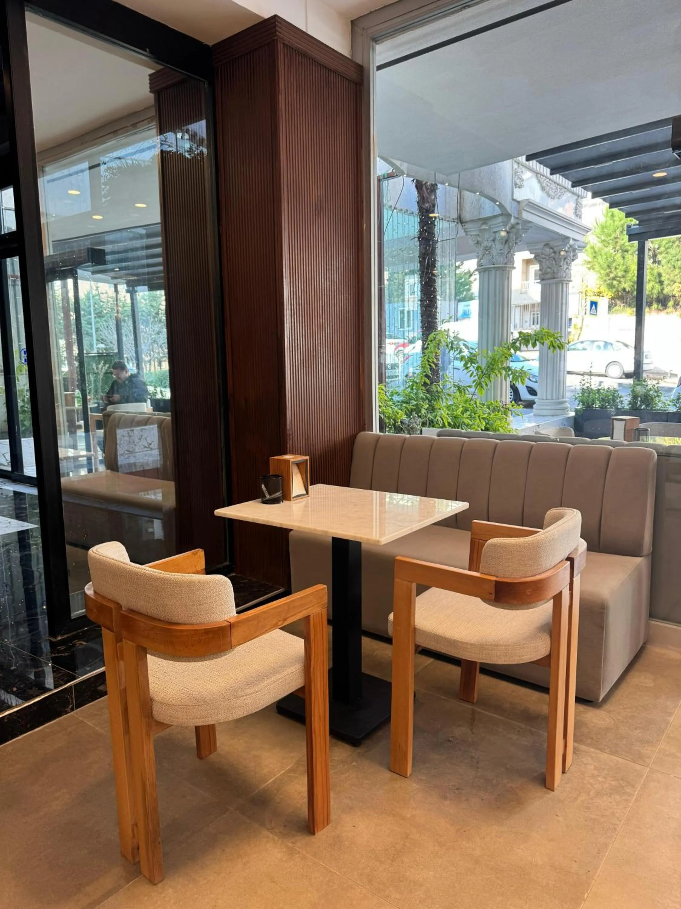 Restaurant/places to eat in Istanblu Hotel Ataşehir