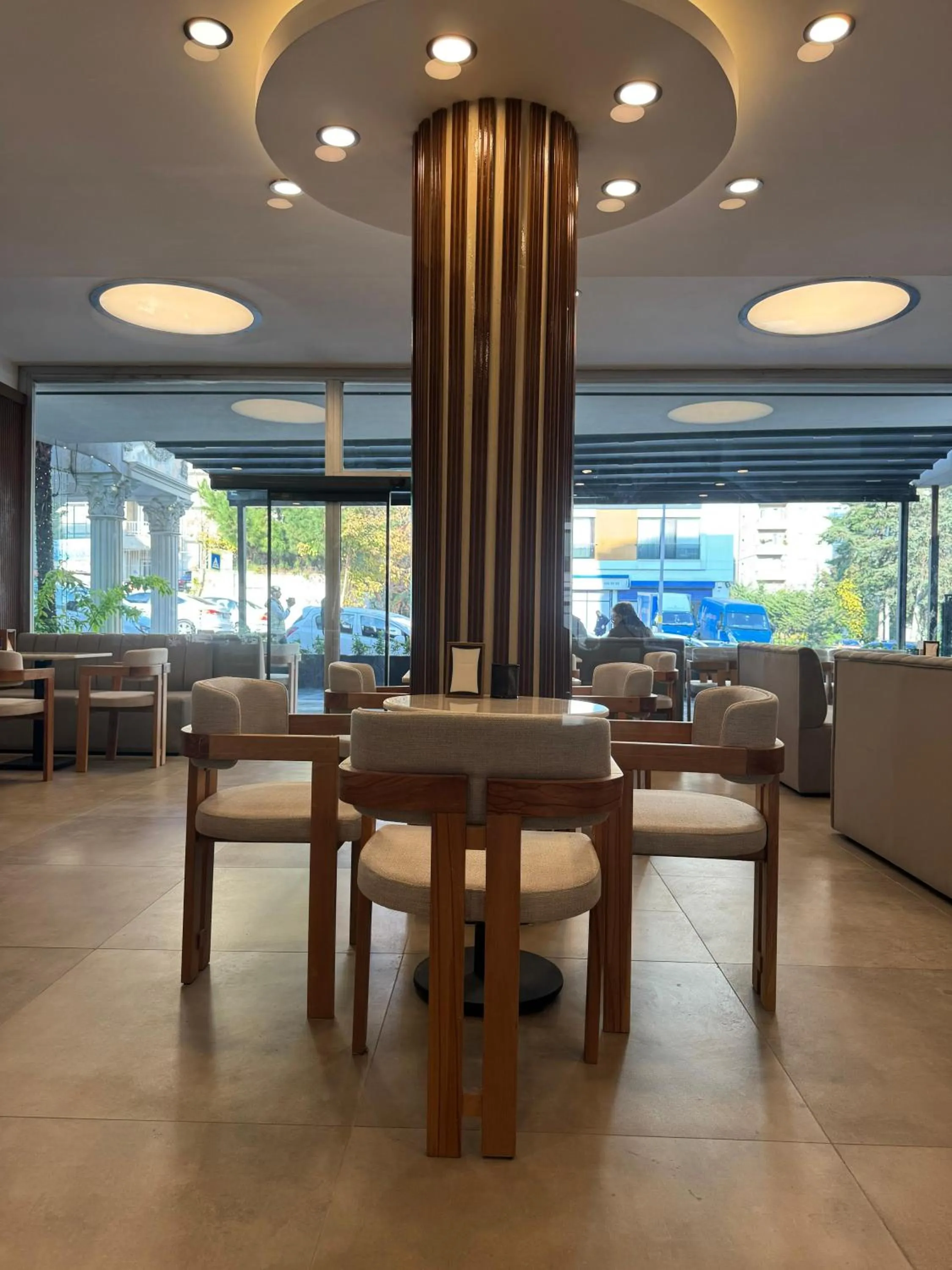 Restaurant/places to eat in Istanblu Hotel Ataşehir