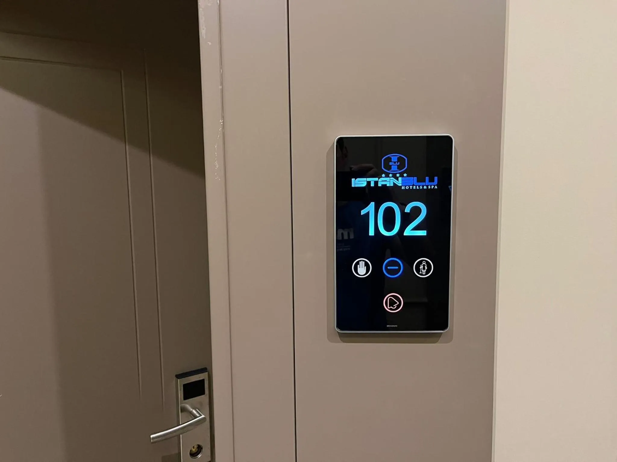 room service in Istanblu Hotel Ataşehir