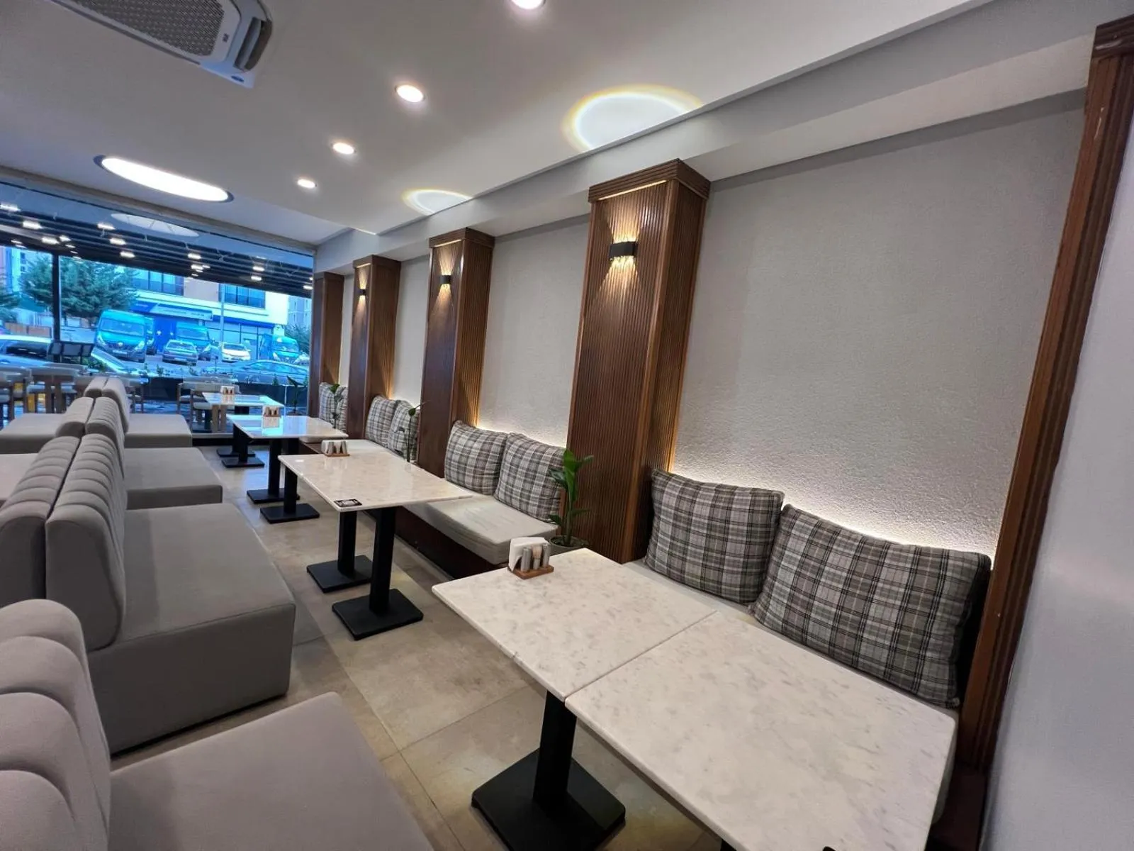 Restaurant/places to eat in Istanblu Hotel Ataşehir