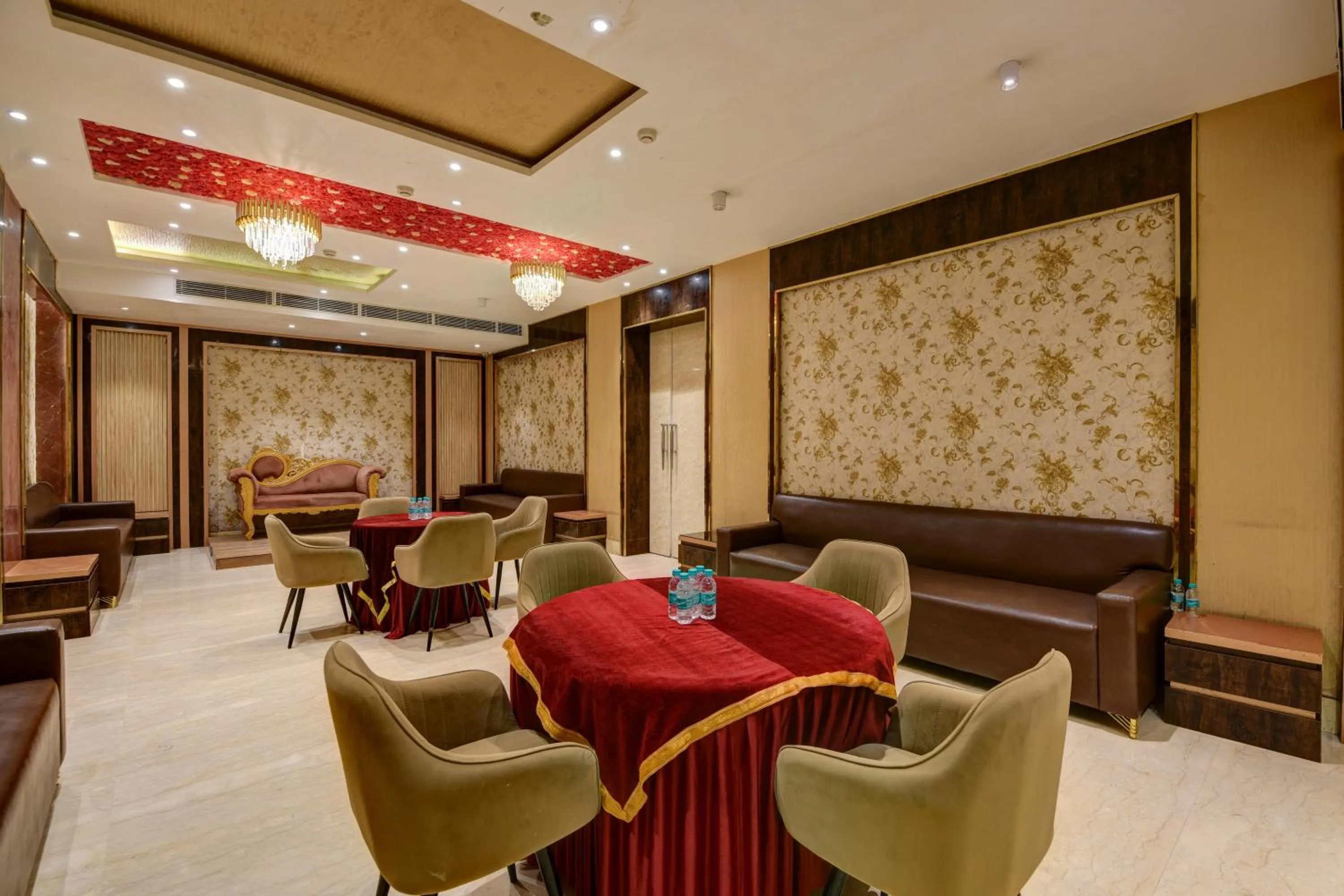 Banquet/Function facilities in Qotel Comfort AT Residency Kaushambi Anand Vihar