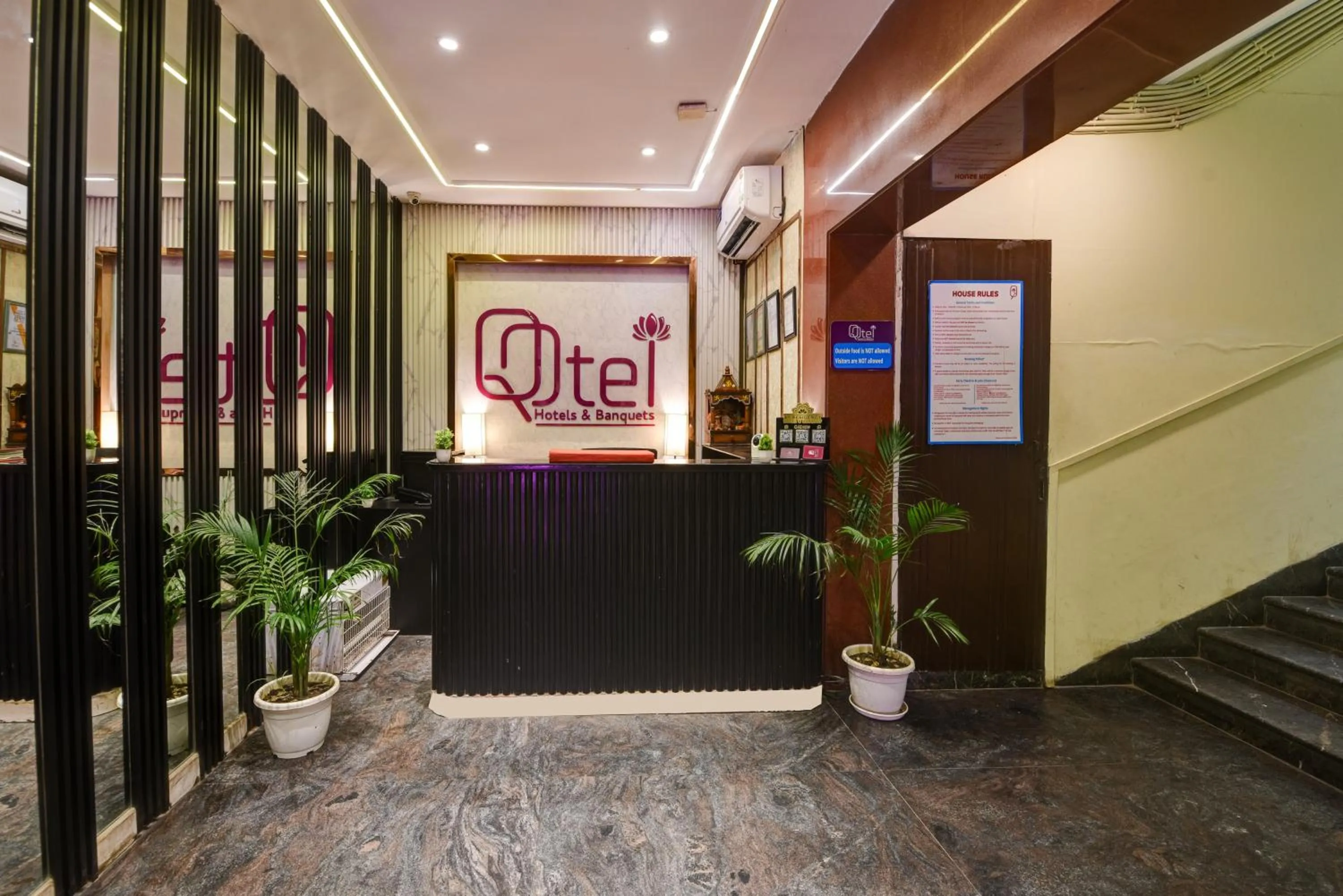 Lobby or reception in Qotel Comfort AT Residency Kaushambi Anand Vihar