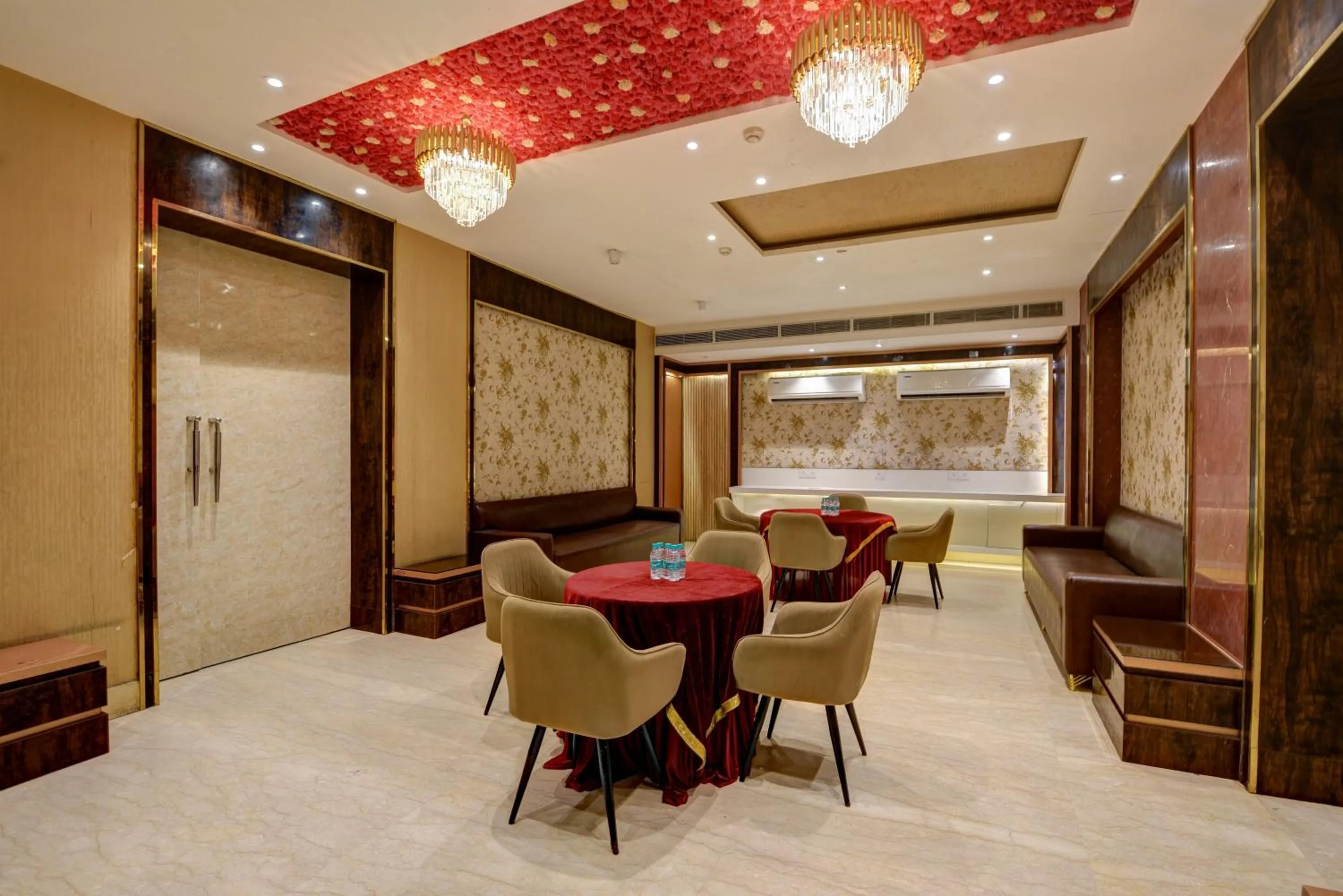 Banquet/Function facilities in Qotel Comfort AT Residency Kaushambi Anand Vihar