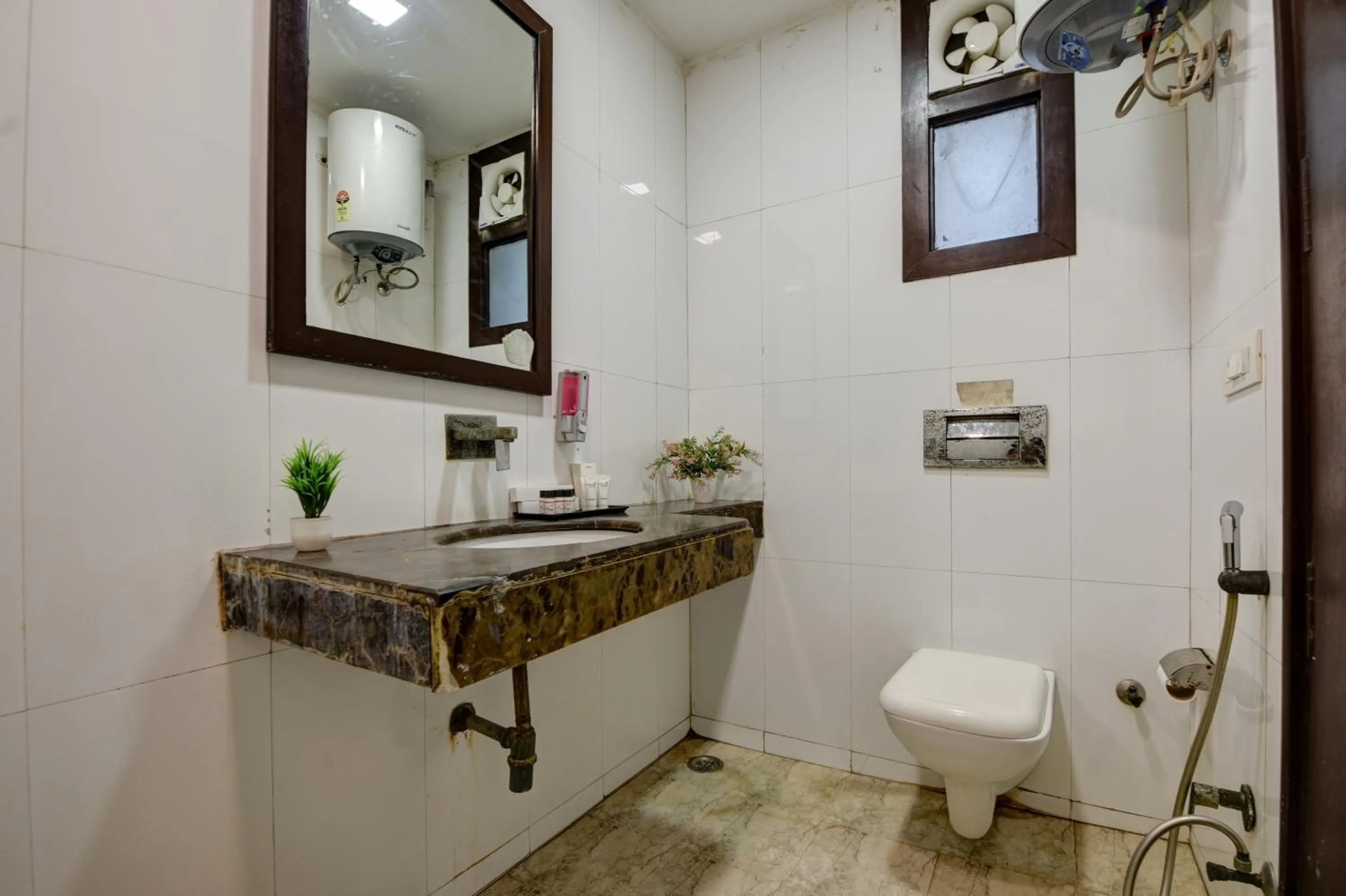 Bathroom in Qotel Comfort AT Residency Kaushambi Anand Vihar