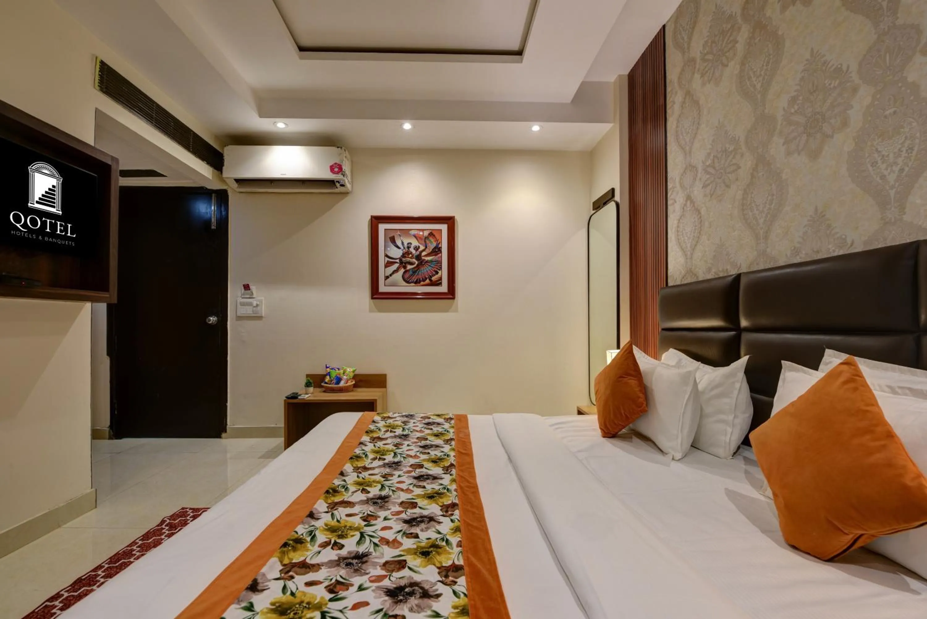 Bed in Qotel Comfort AT Residency Kaushambi Anand Vihar