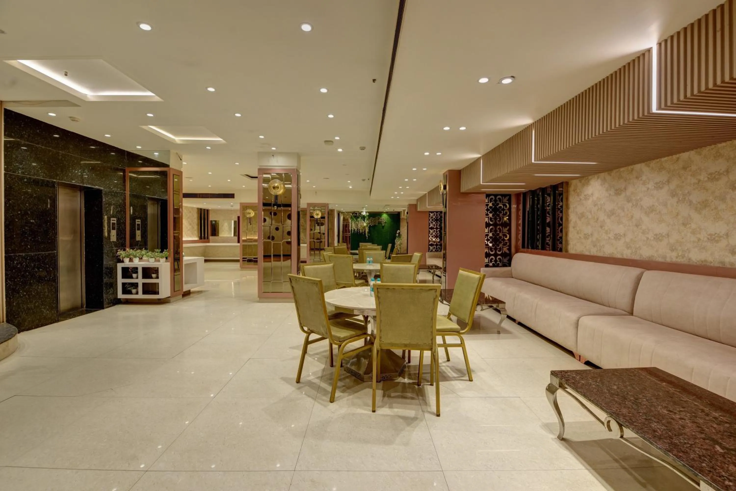 Banquet/Function facilities in Qotel Comfort AT Residency Kaushambi Anand Vihar