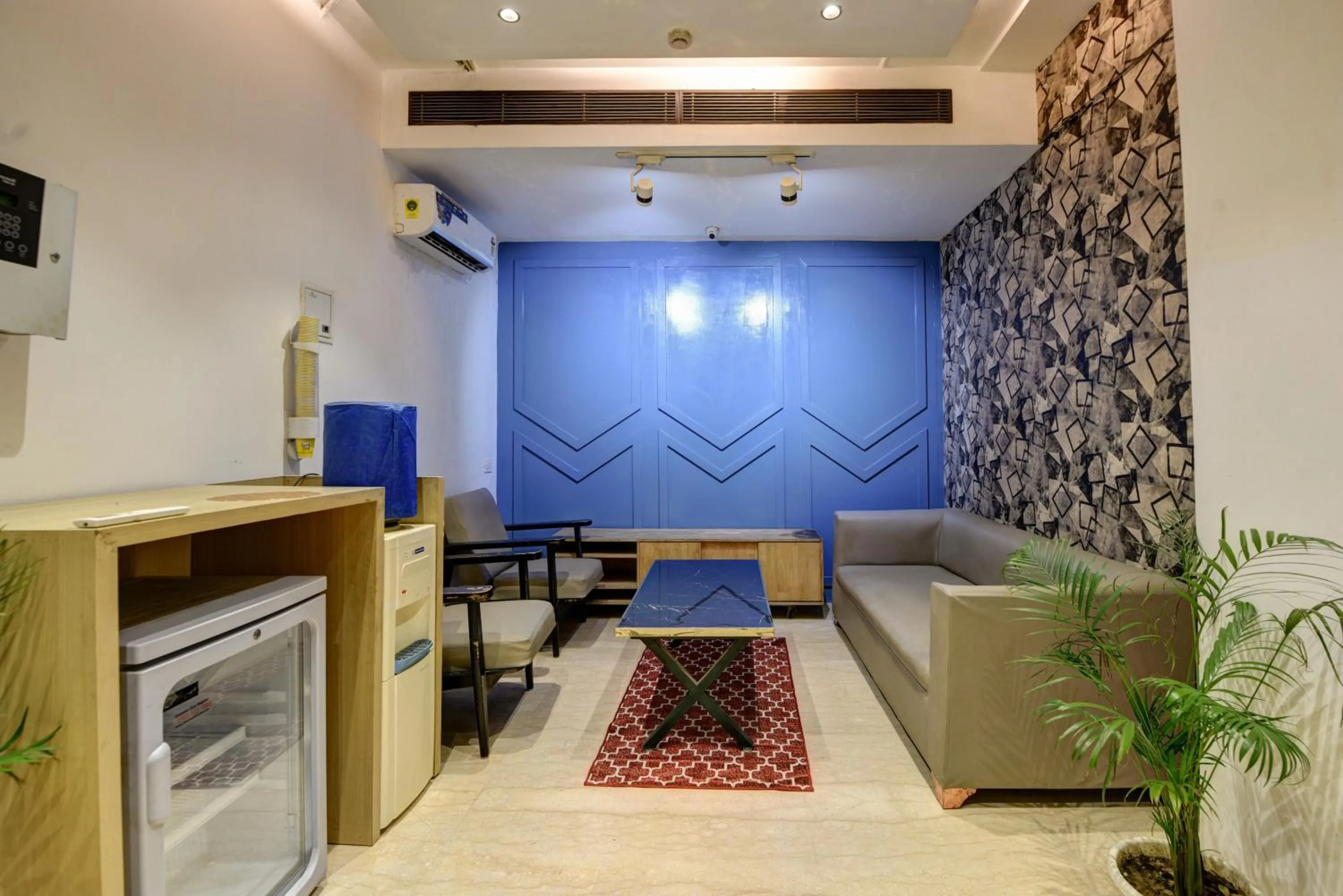 Seating area in Qotel Comfort AT Residency Kaushambi Anand Vihar