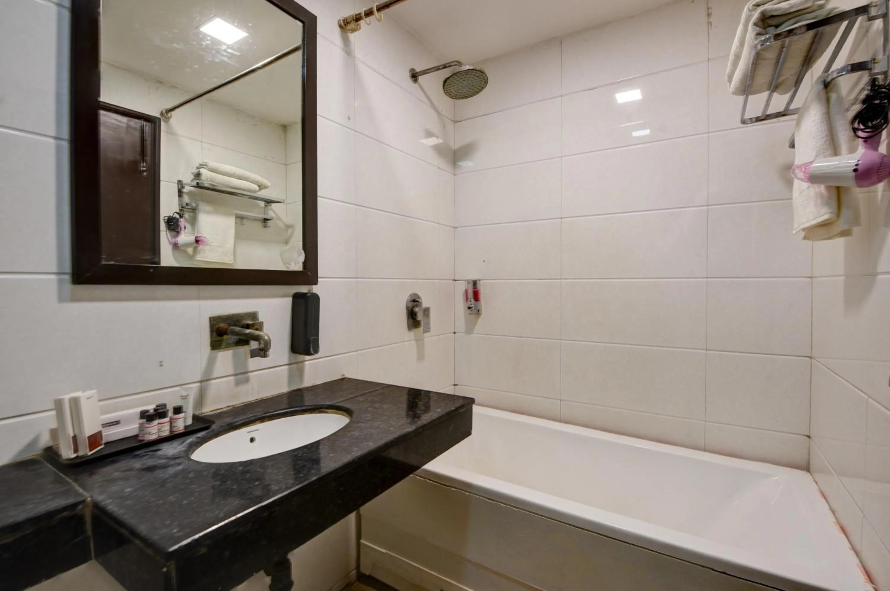 Shower in Qotel Comfort AT Residency Kaushambi Anand Vihar