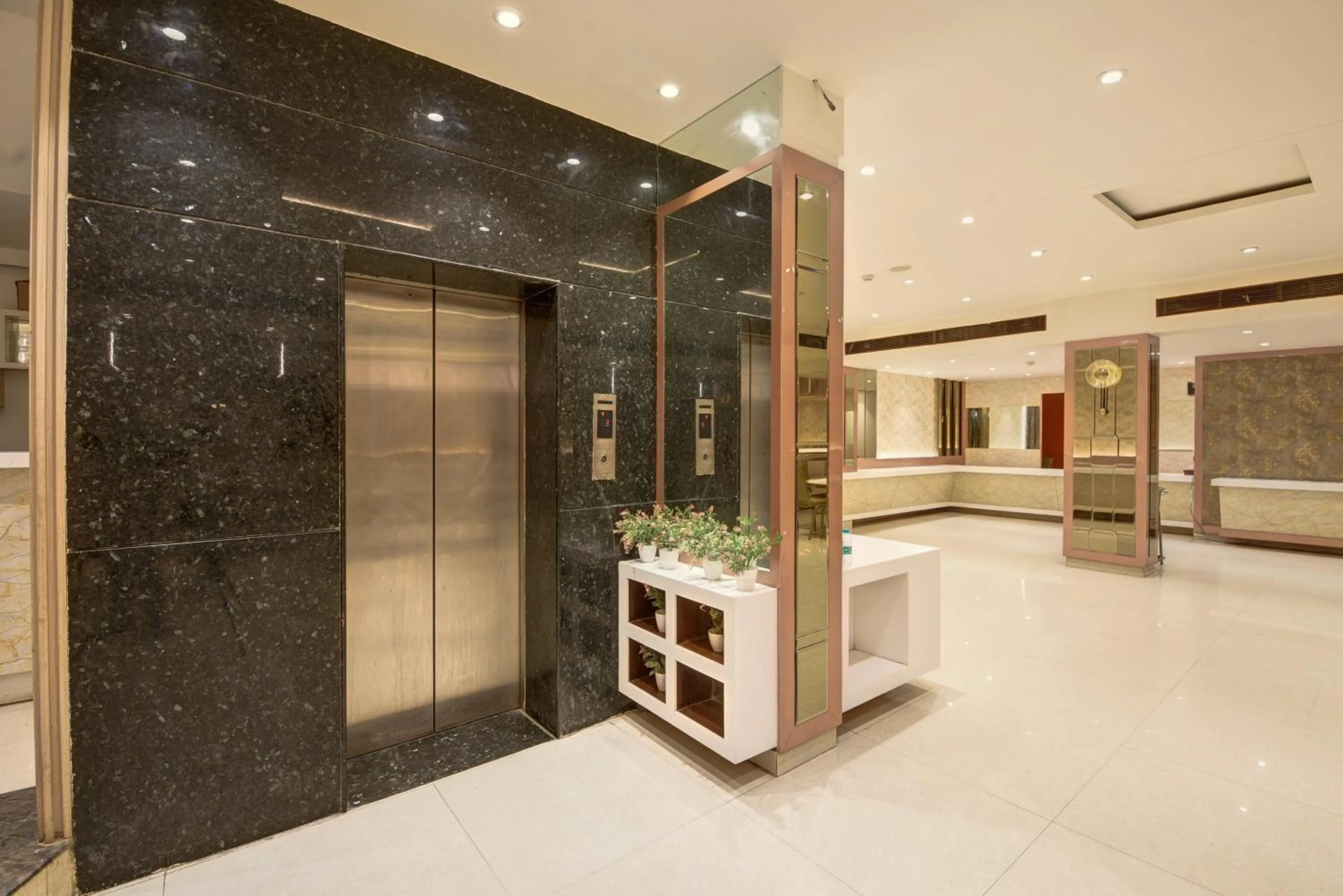 Banquet/Function facilities in Qotel Comfort AT Residency Kaushambi Anand Vihar