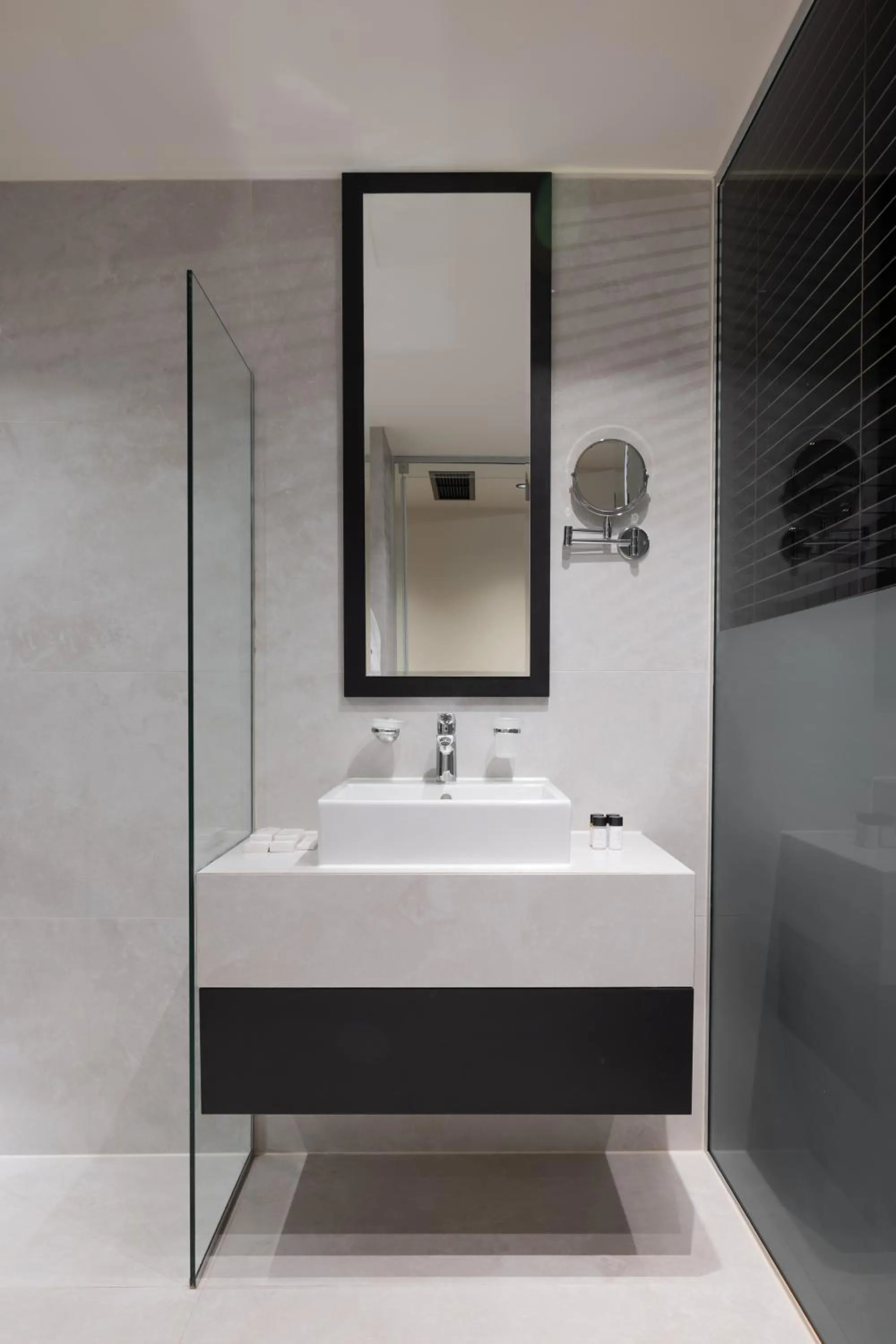 Bathroom in Derand Hotel