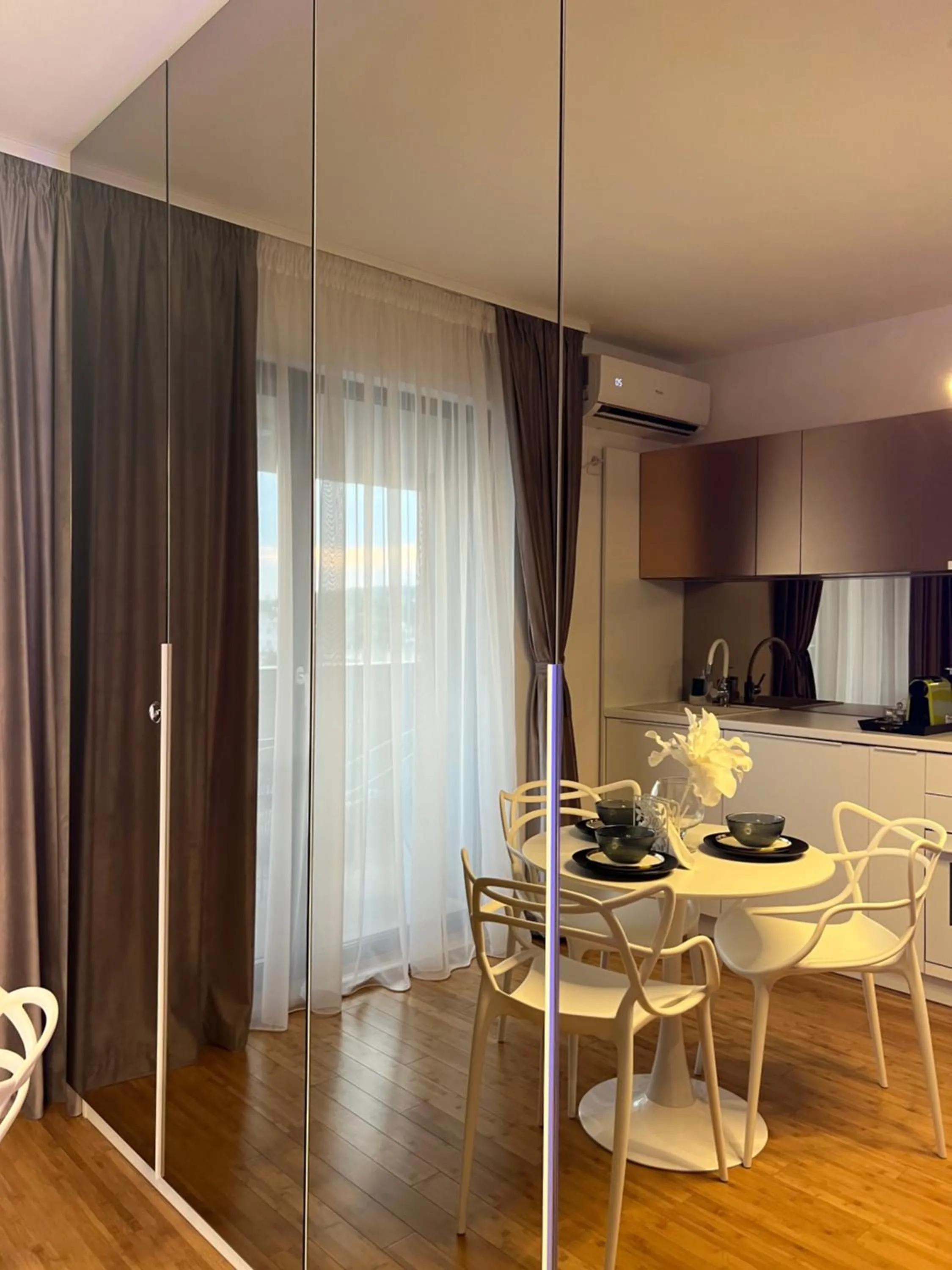 One-Bedroom Apartment in Pitesti Sunset View