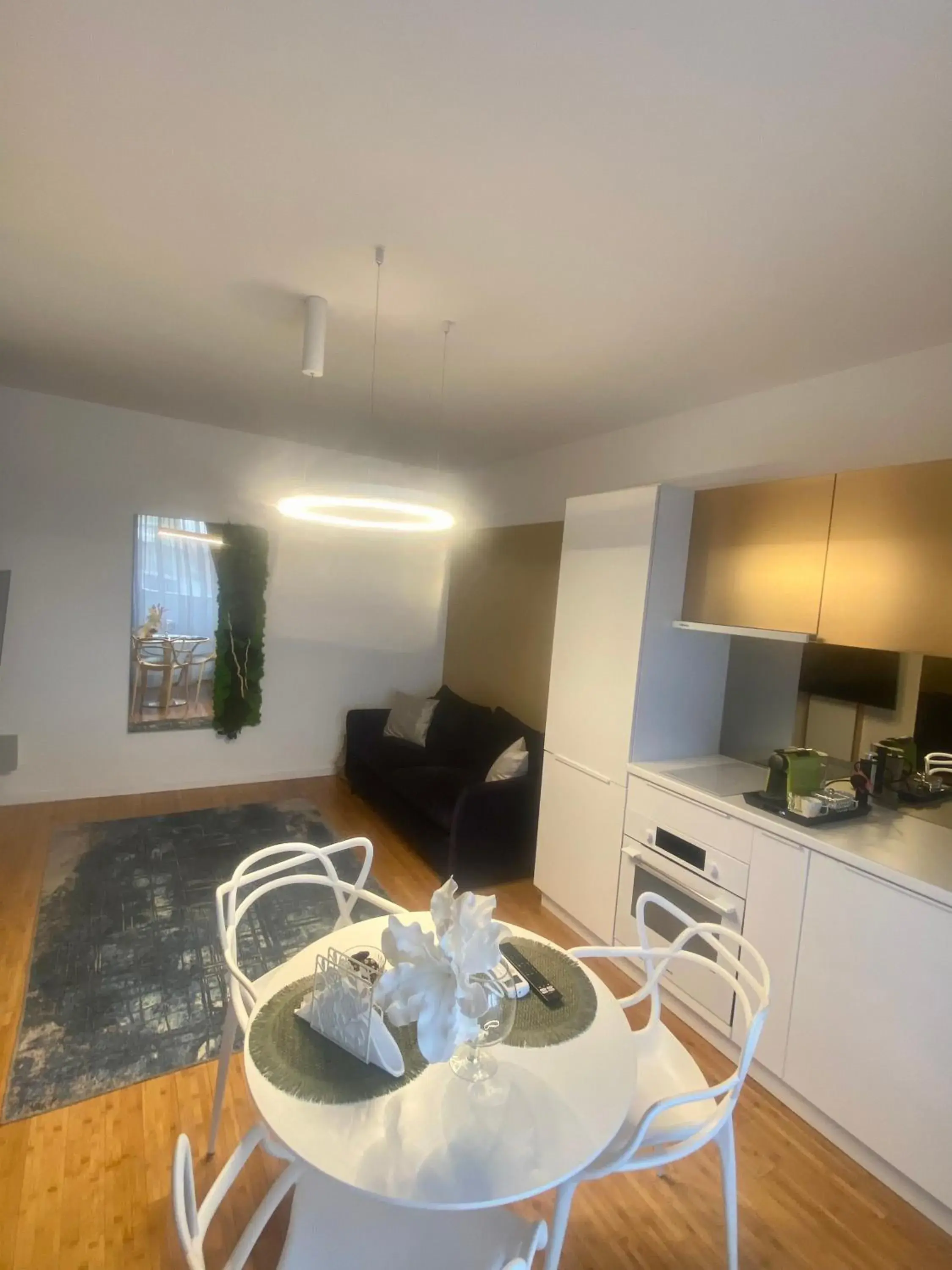One-Bedroom Apartment in Pitesti Sunset View One-Bedroom Apartment in Pitesti Sunset View
