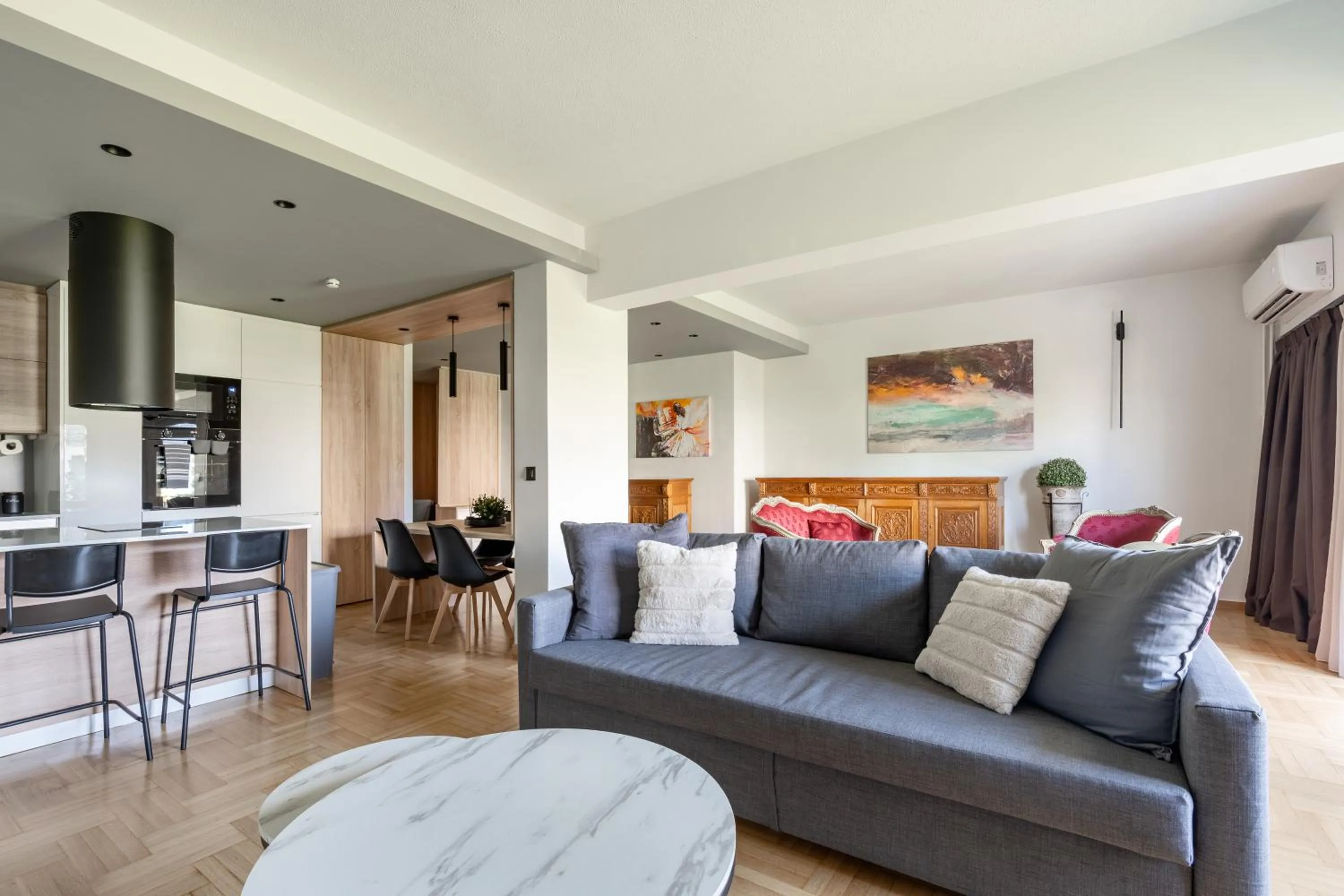 Athena Blue Lux Apartments 2BR 2BA with City Skyline View, near Kolonaki