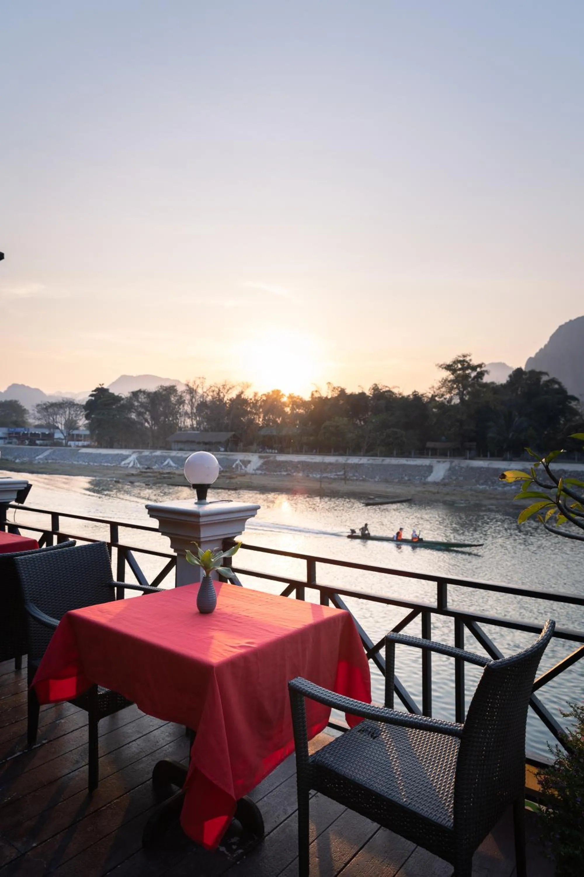 Restaurant/places to eat in Silver Naga Hotel