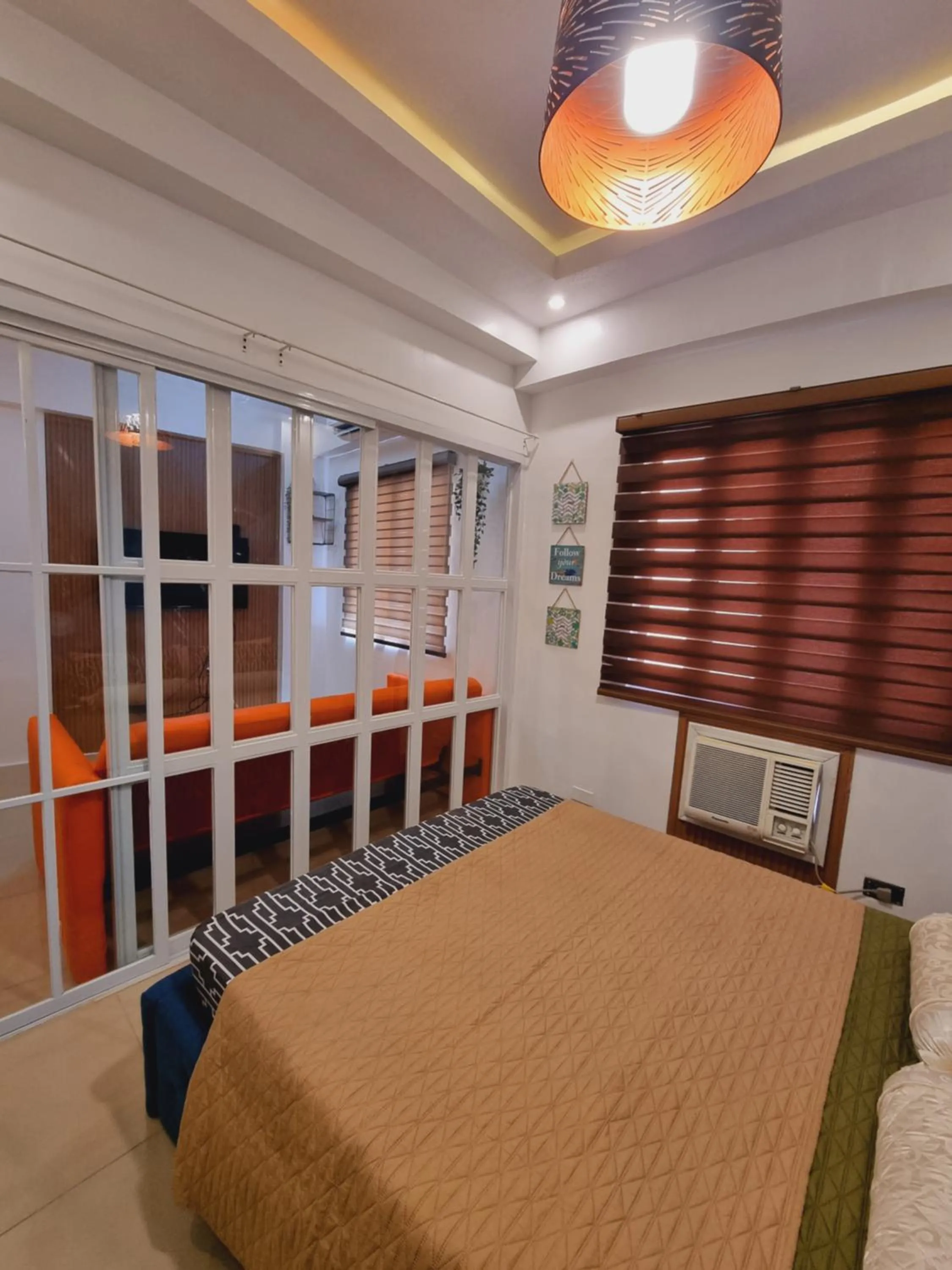 Modern Minimalist Condo near Airport