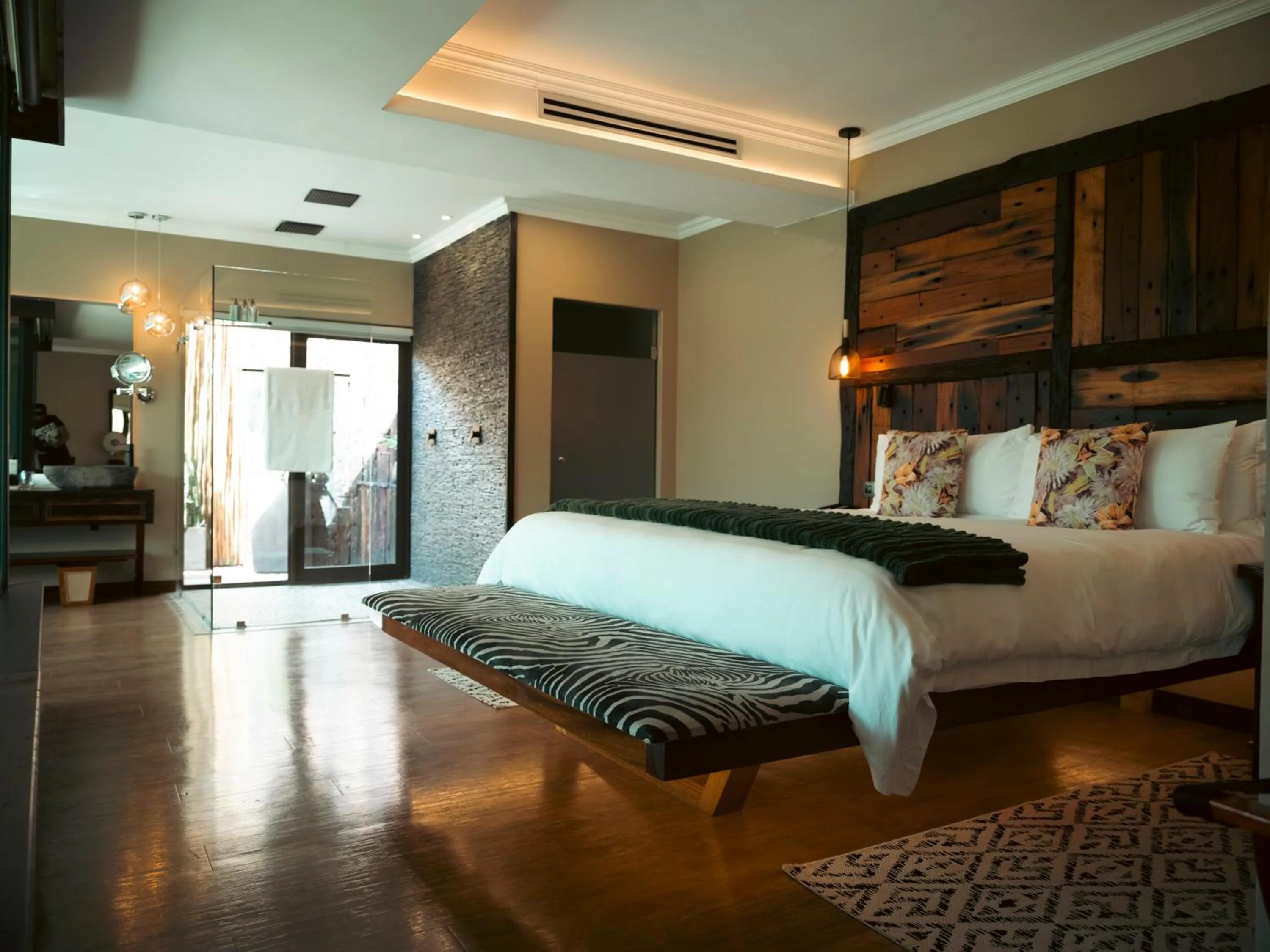 Photo of the whole room, Bed in Shekinah Lion & Game Lodge