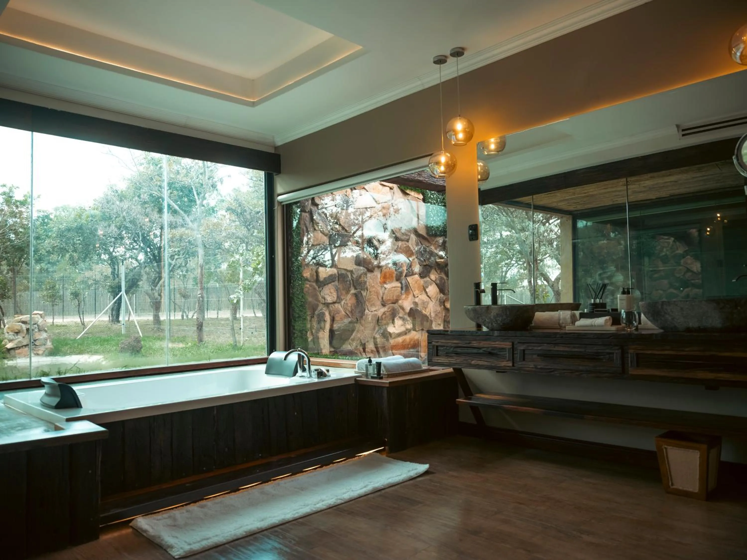 Bath in Shekinah Lion & Game Lodge