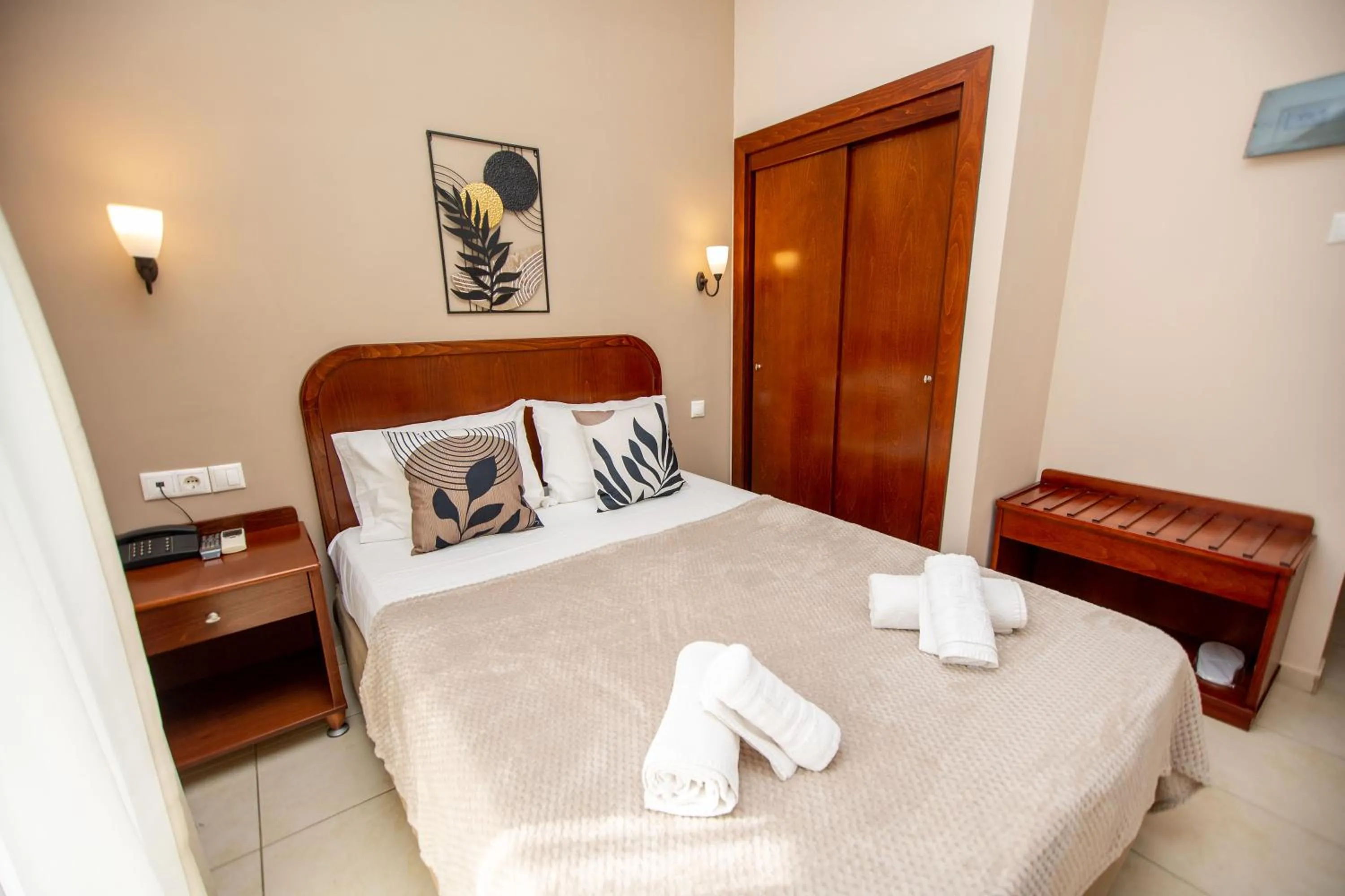 Bed in Hotel Strimoniko