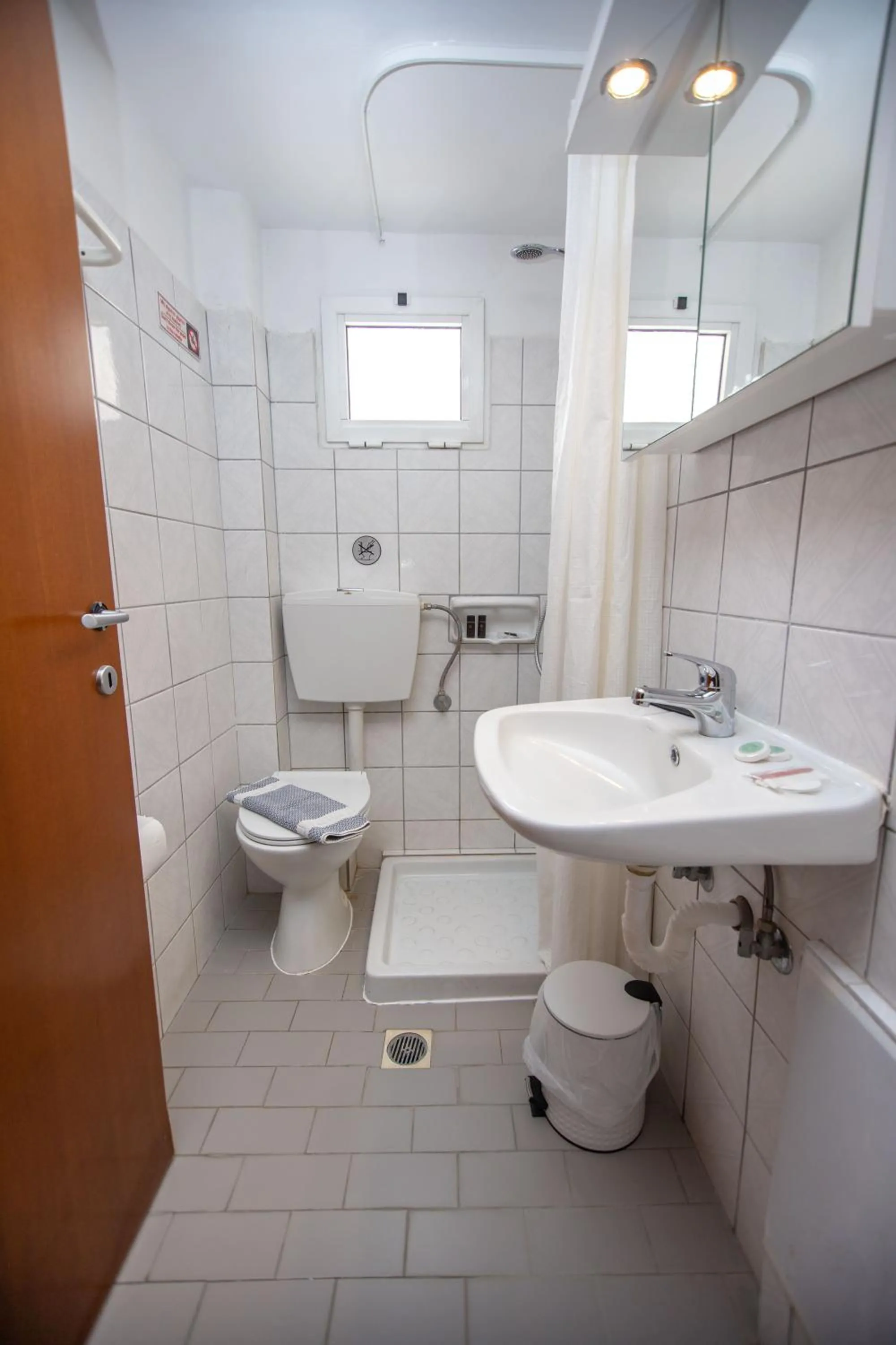 Shower in Hotel Strimoniko