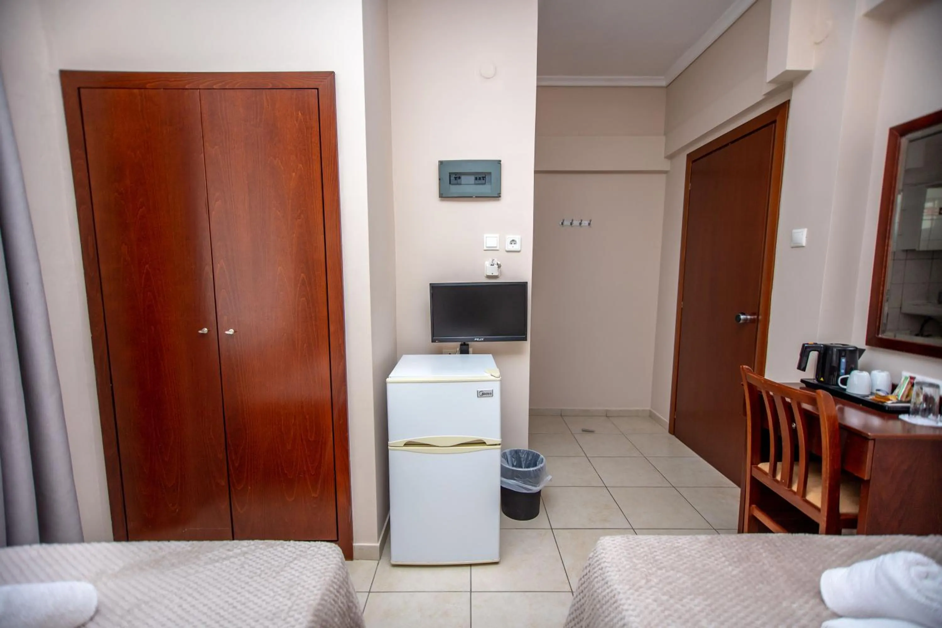 Text overlay, Bed in Hotel Strimoniko