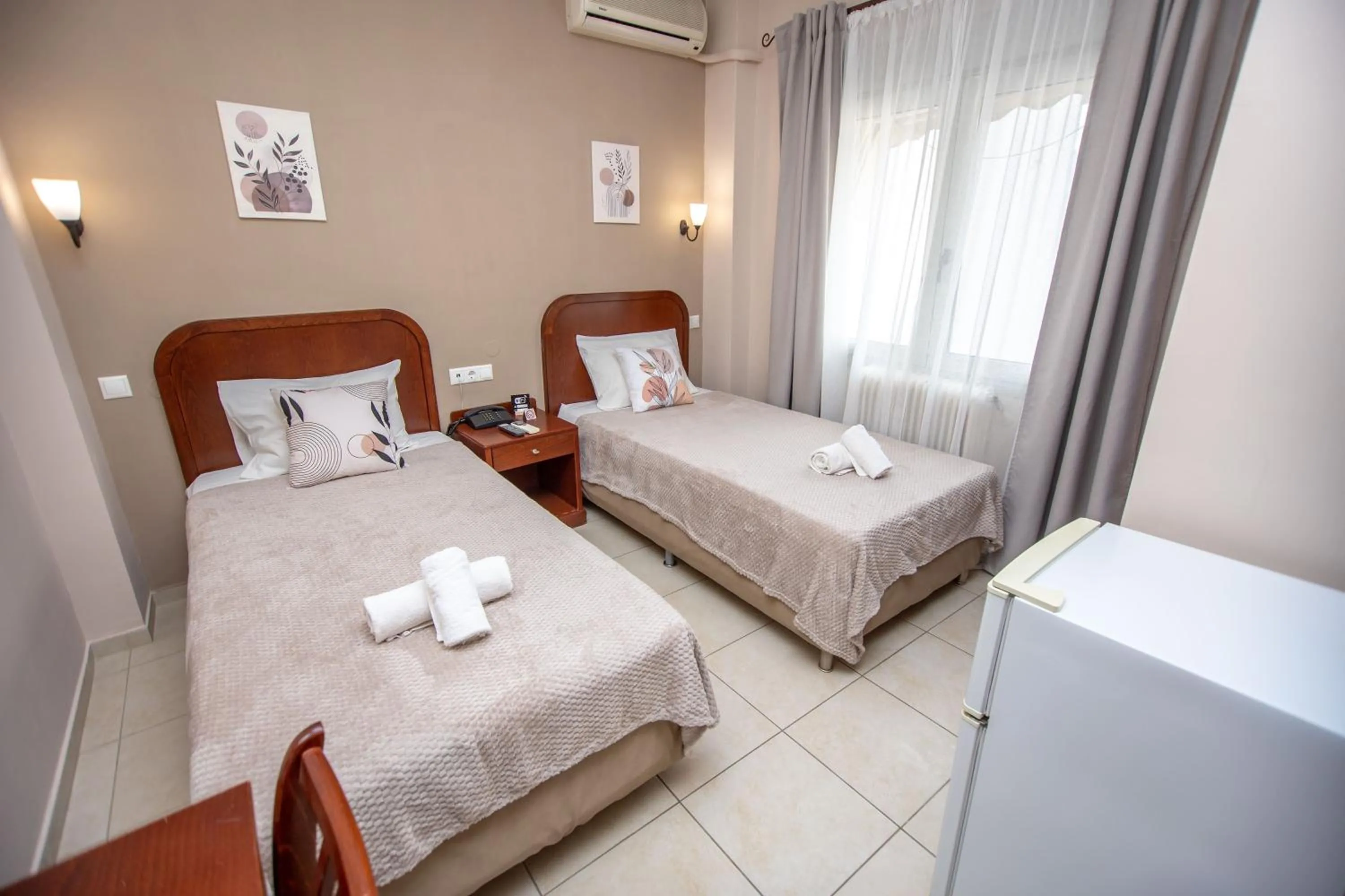 Photo of the whole room, Bed in Hotel Strimoniko