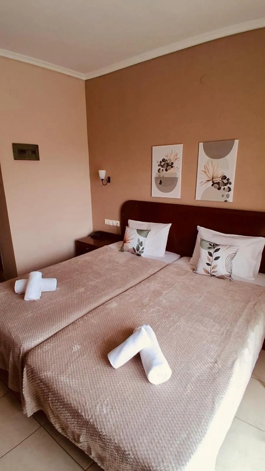 Bed in Hotel Strimoniko