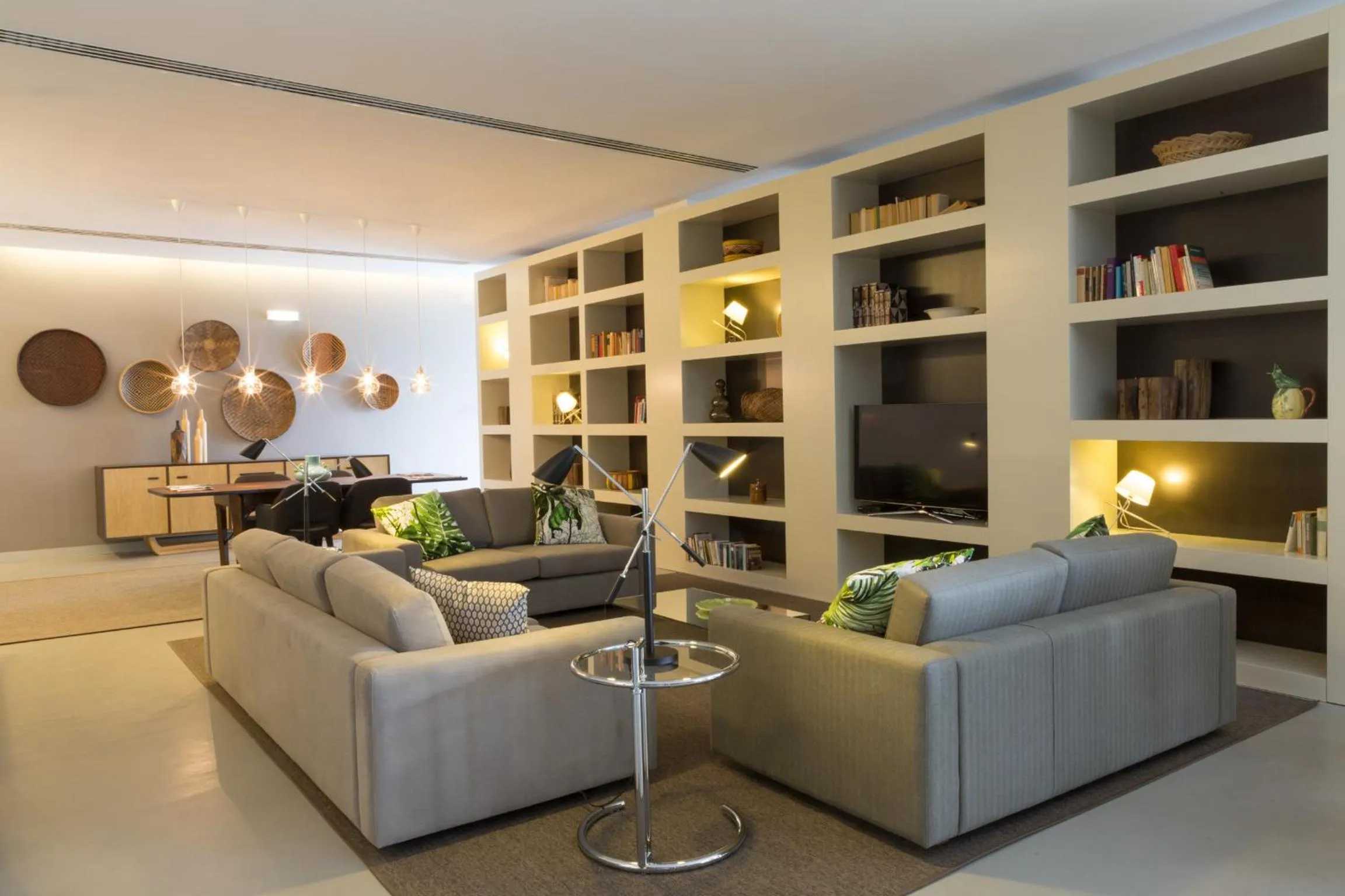 Communal lounge/ TV room in OZADI Tavira Hotel