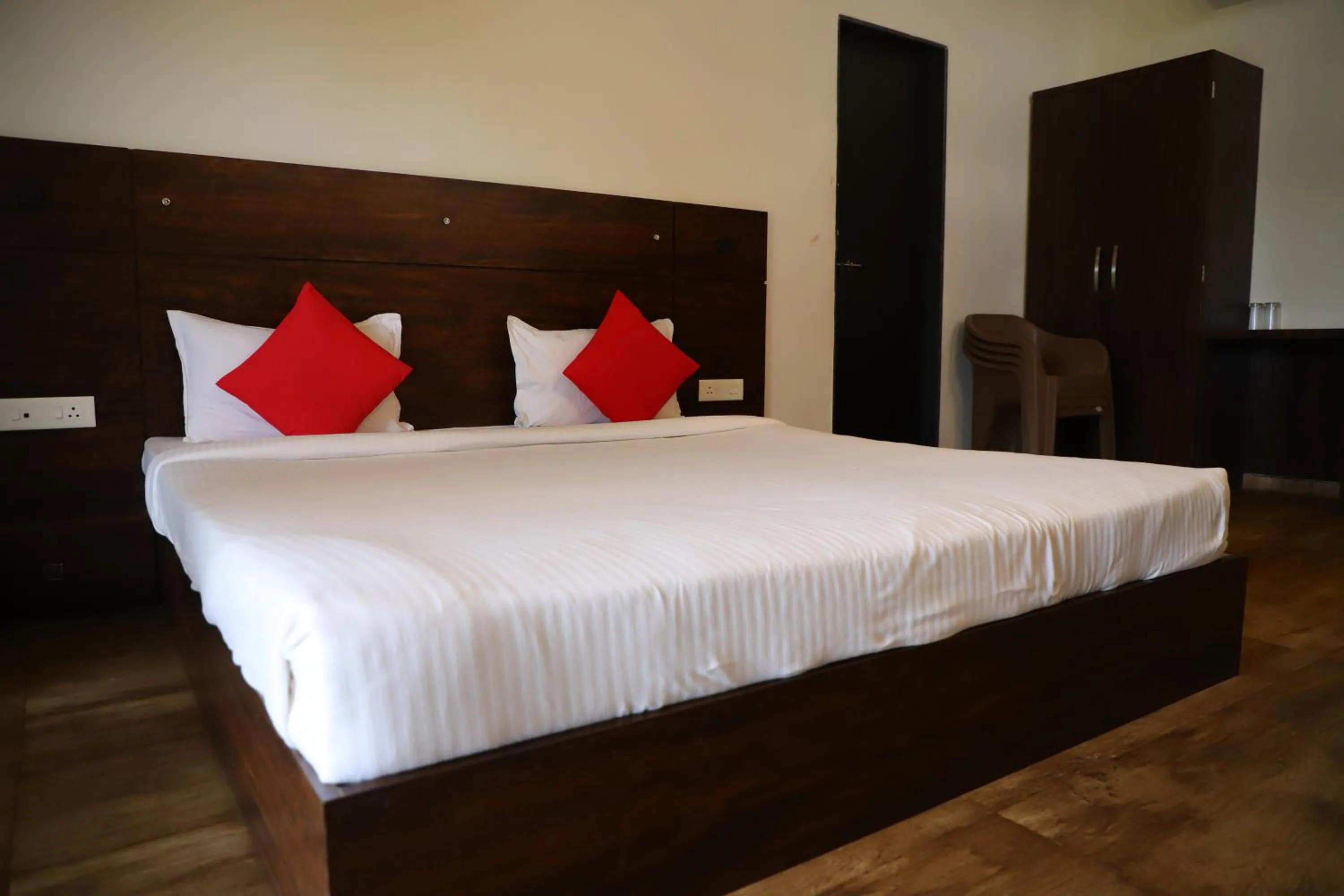 Bed in The Green Heritage Resort Igatpuri