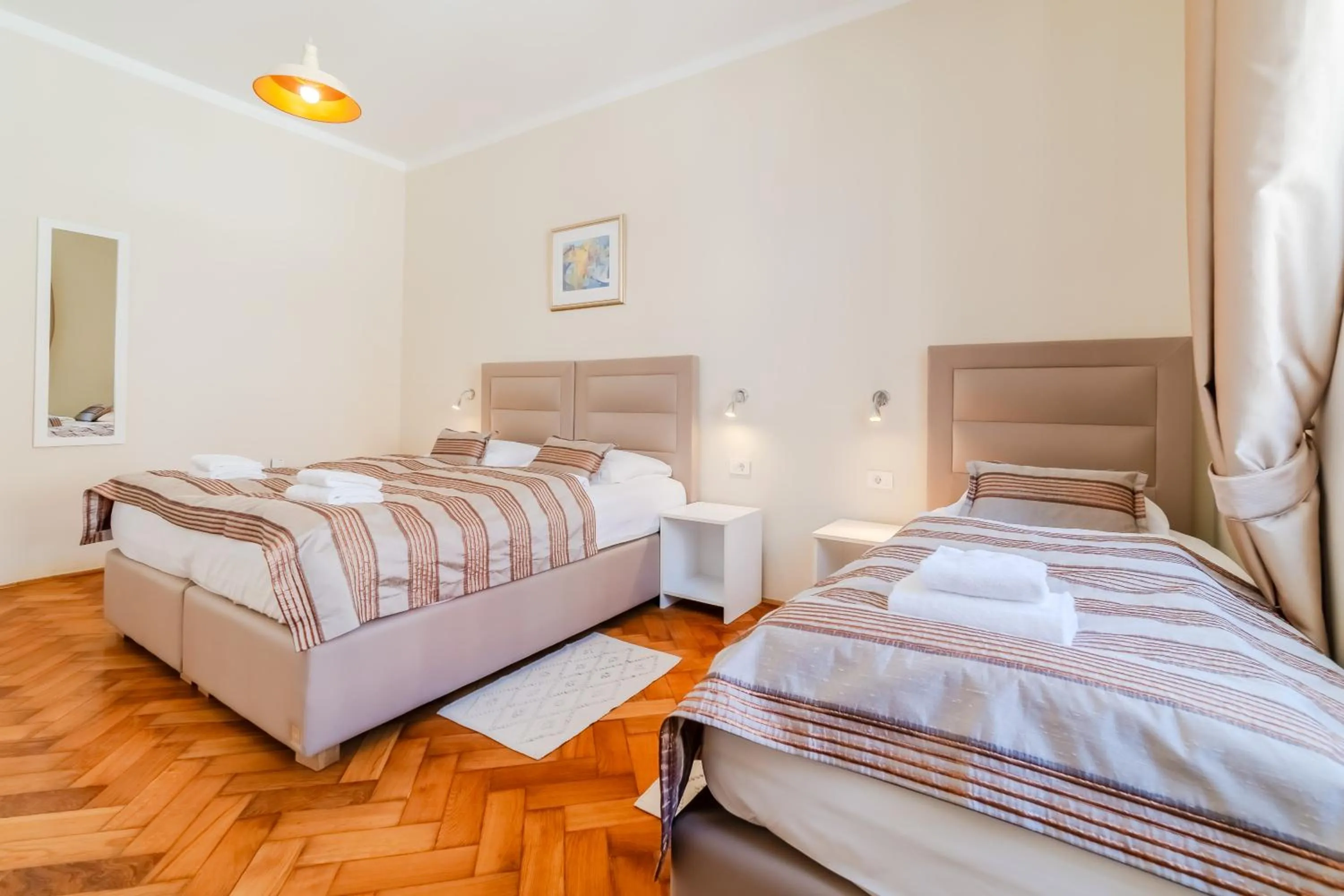 Bed in Apartments & Rooms Flowers