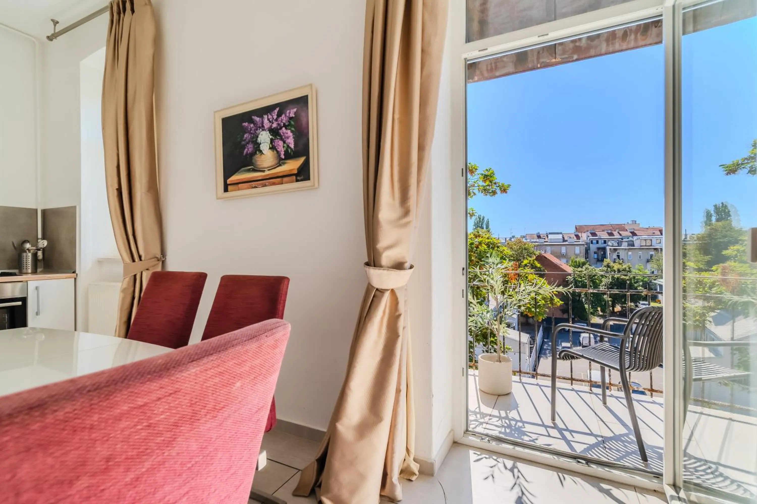 Apartments & Rooms Flowers