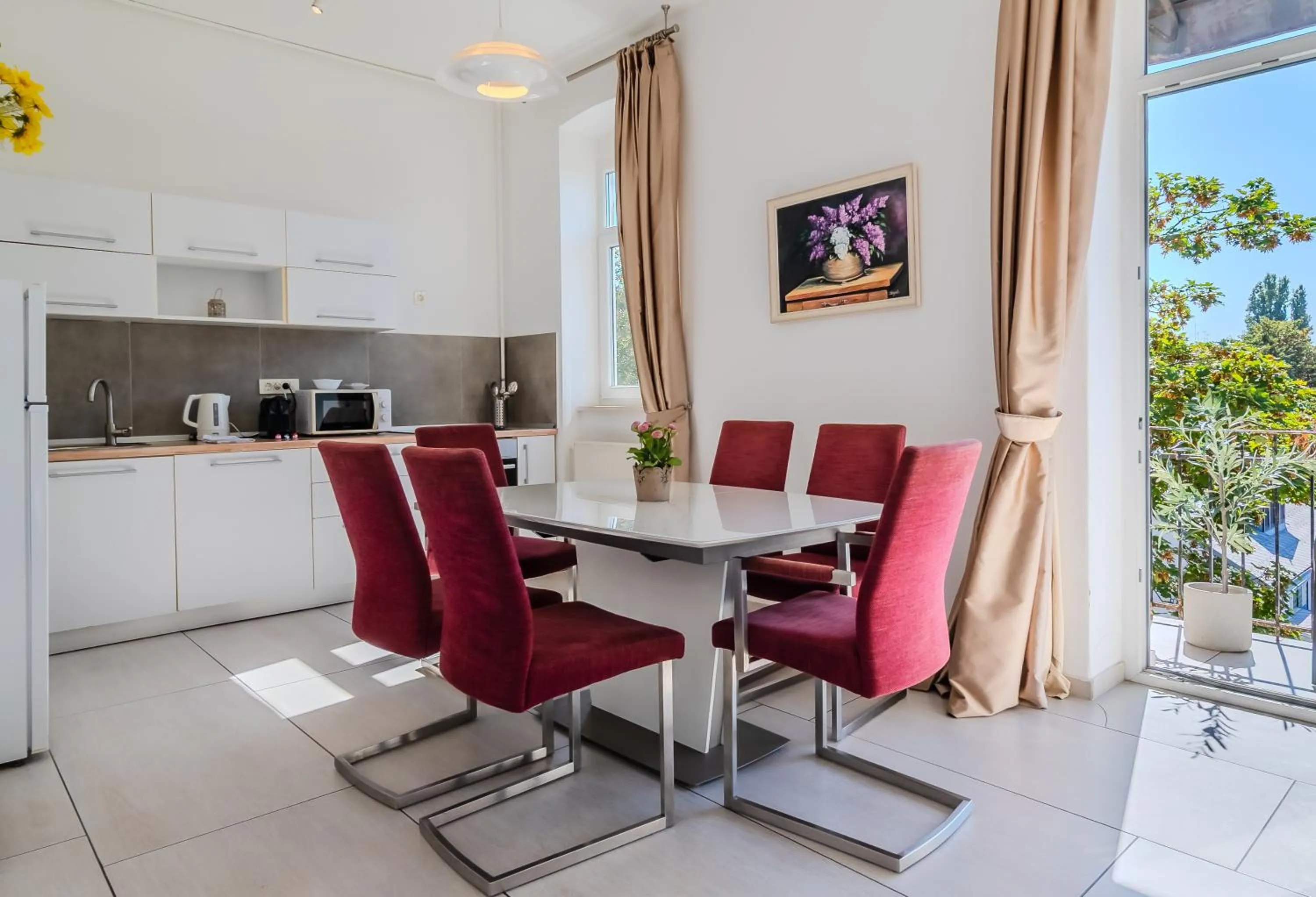 Apartments & Rooms Flowers