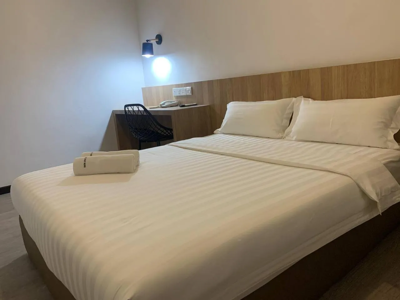 Photo of the whole room in The Daily Hotel