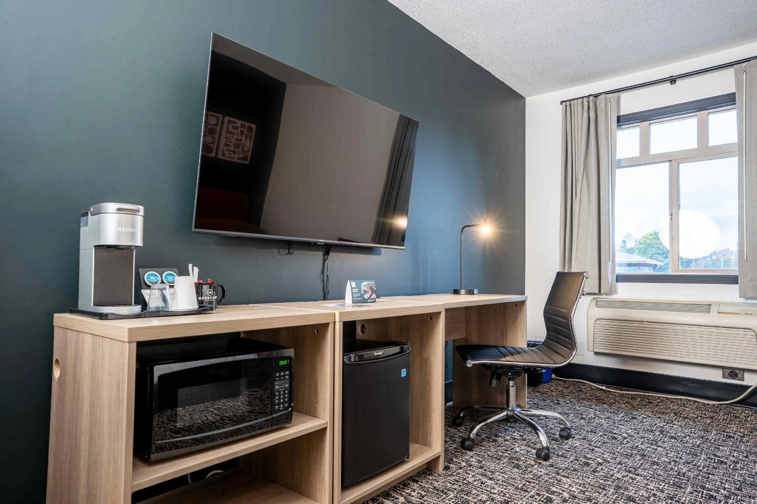 TV and multimedia in Northwinds Hotel Revelstoke