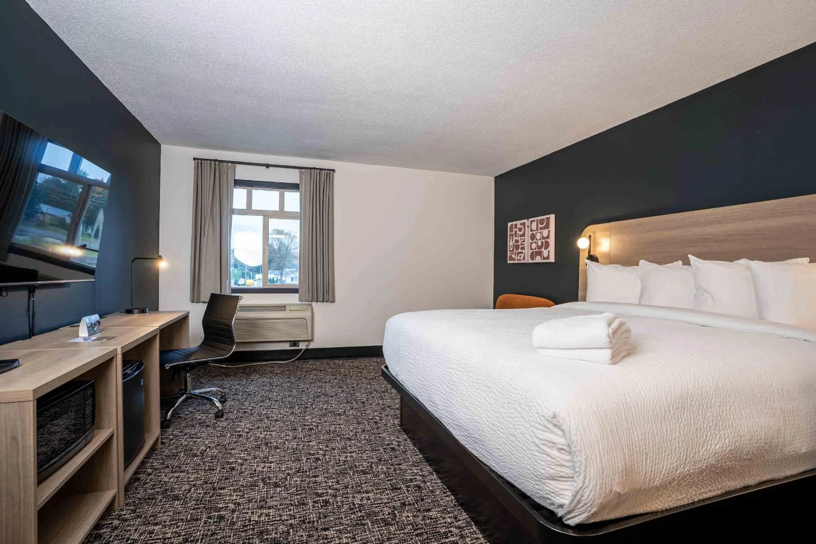 Bed in Northwinds Hotel Revelstoke