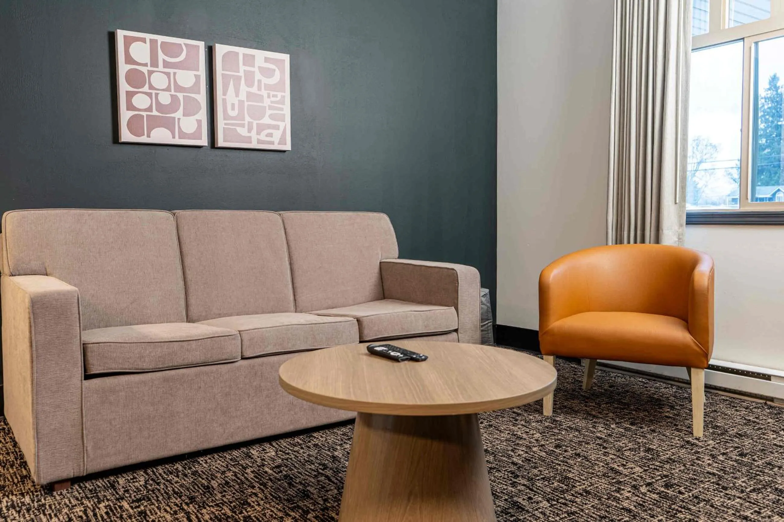 Living room in Northwinds Hotel Revelstoke