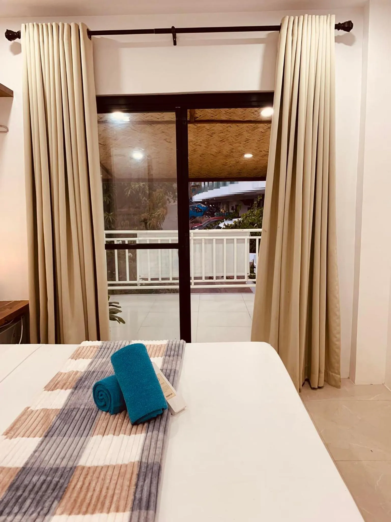 Bed in La Sirenne Inn