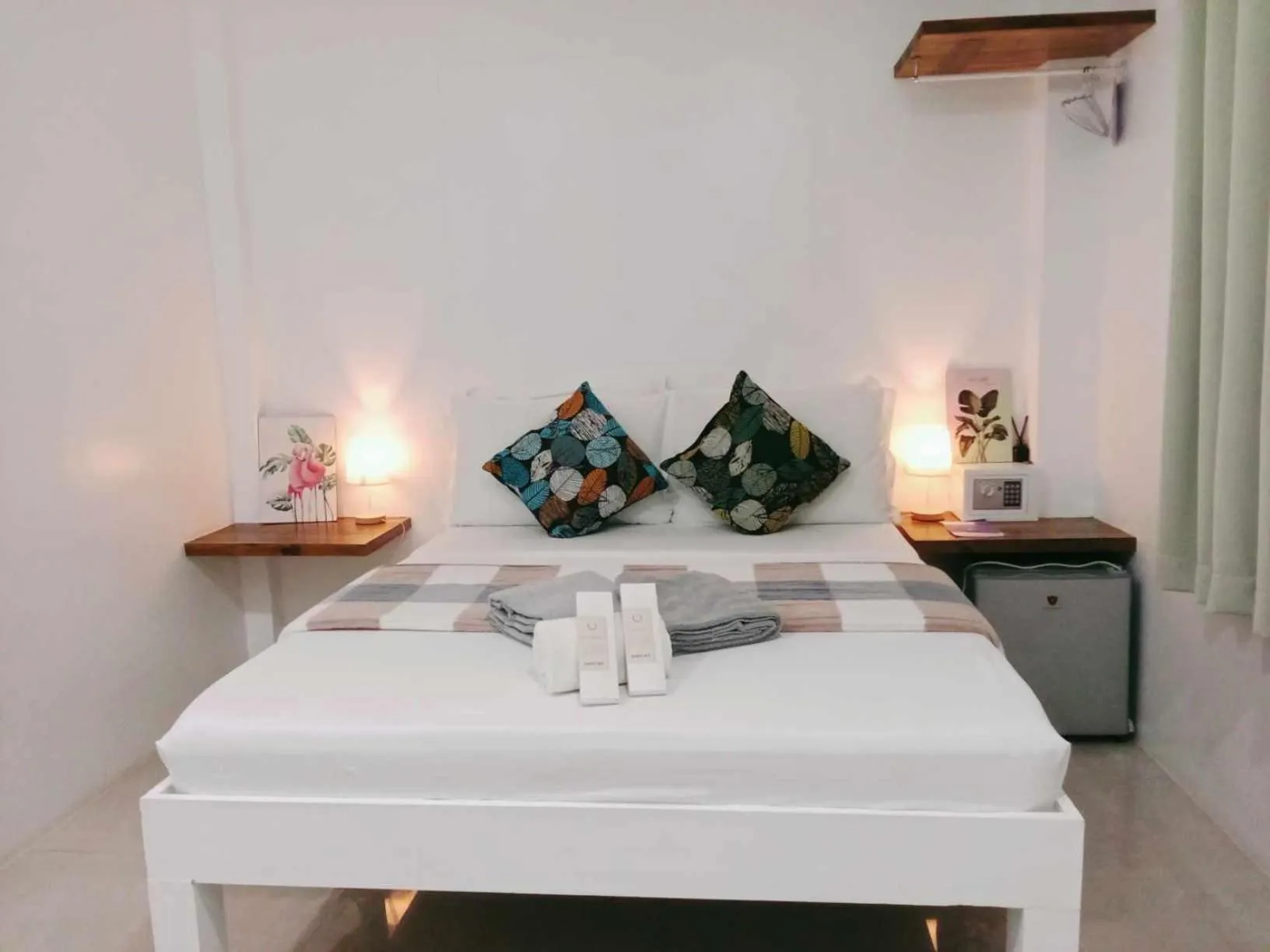 Bed in La Sirenne Inn