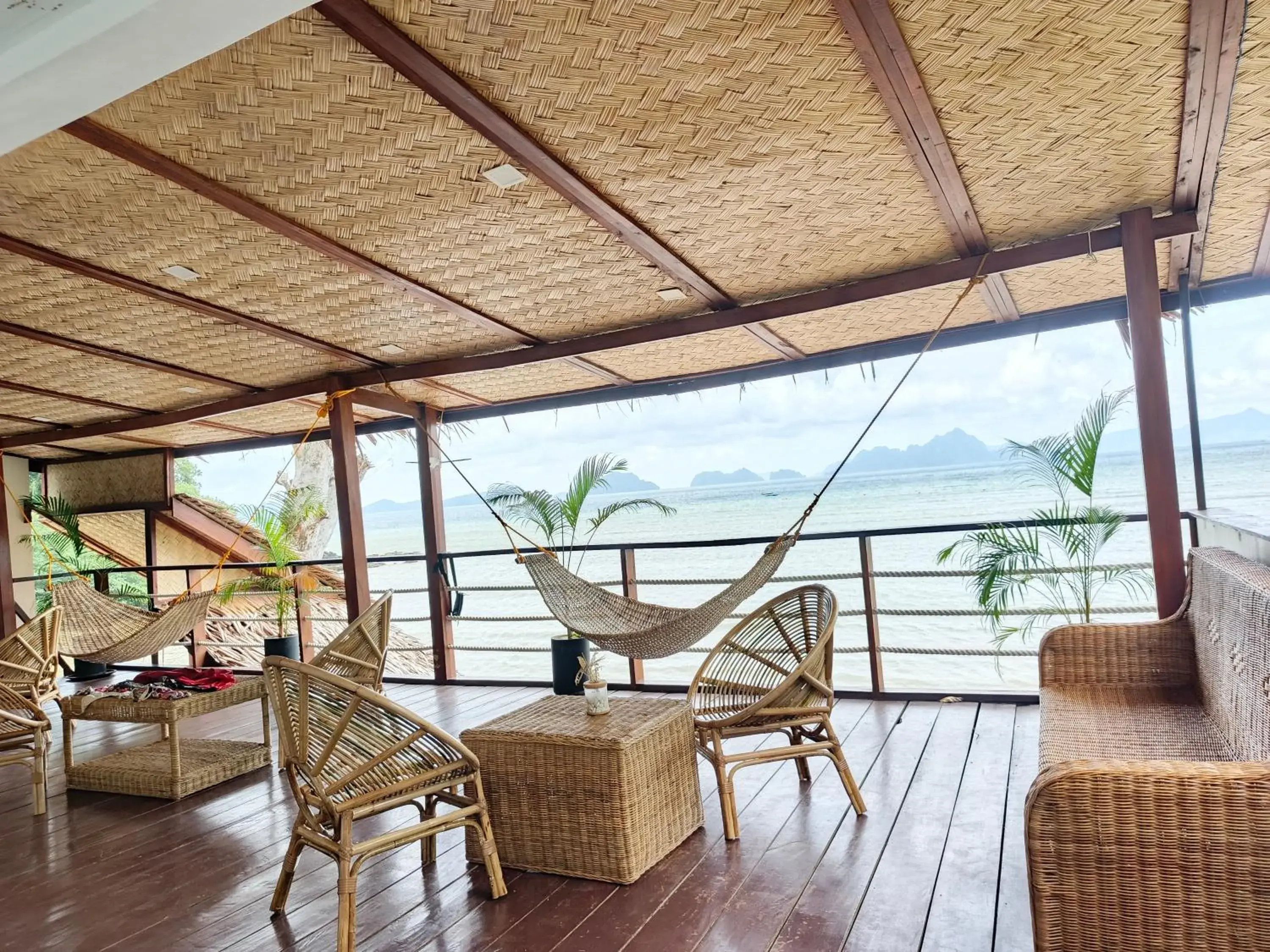 Twin Room with Sea View in La Sirenne Inn Twin Room with Sea View in La Sirenne Inn