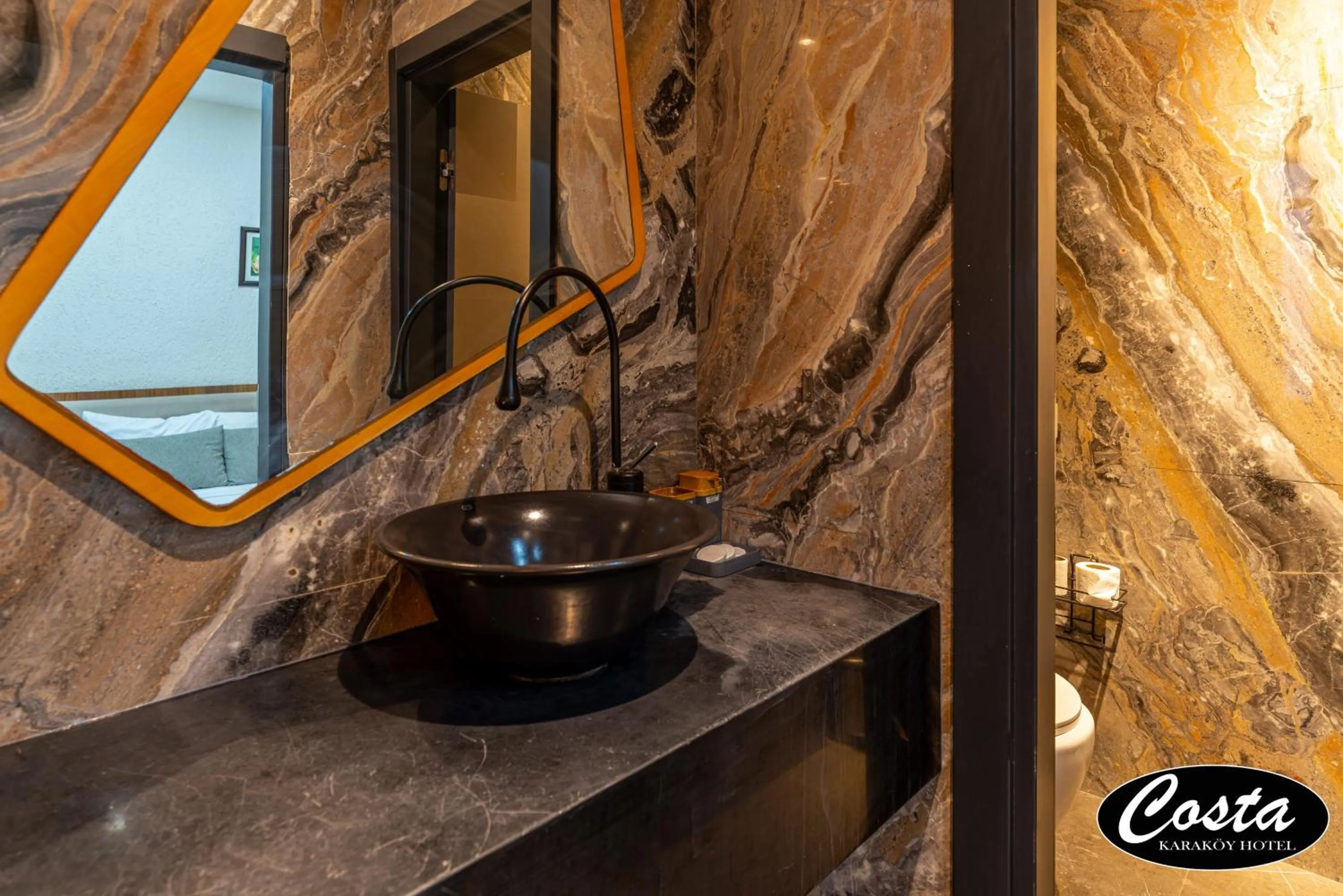 Toilet in Costa Karakoy Hotel