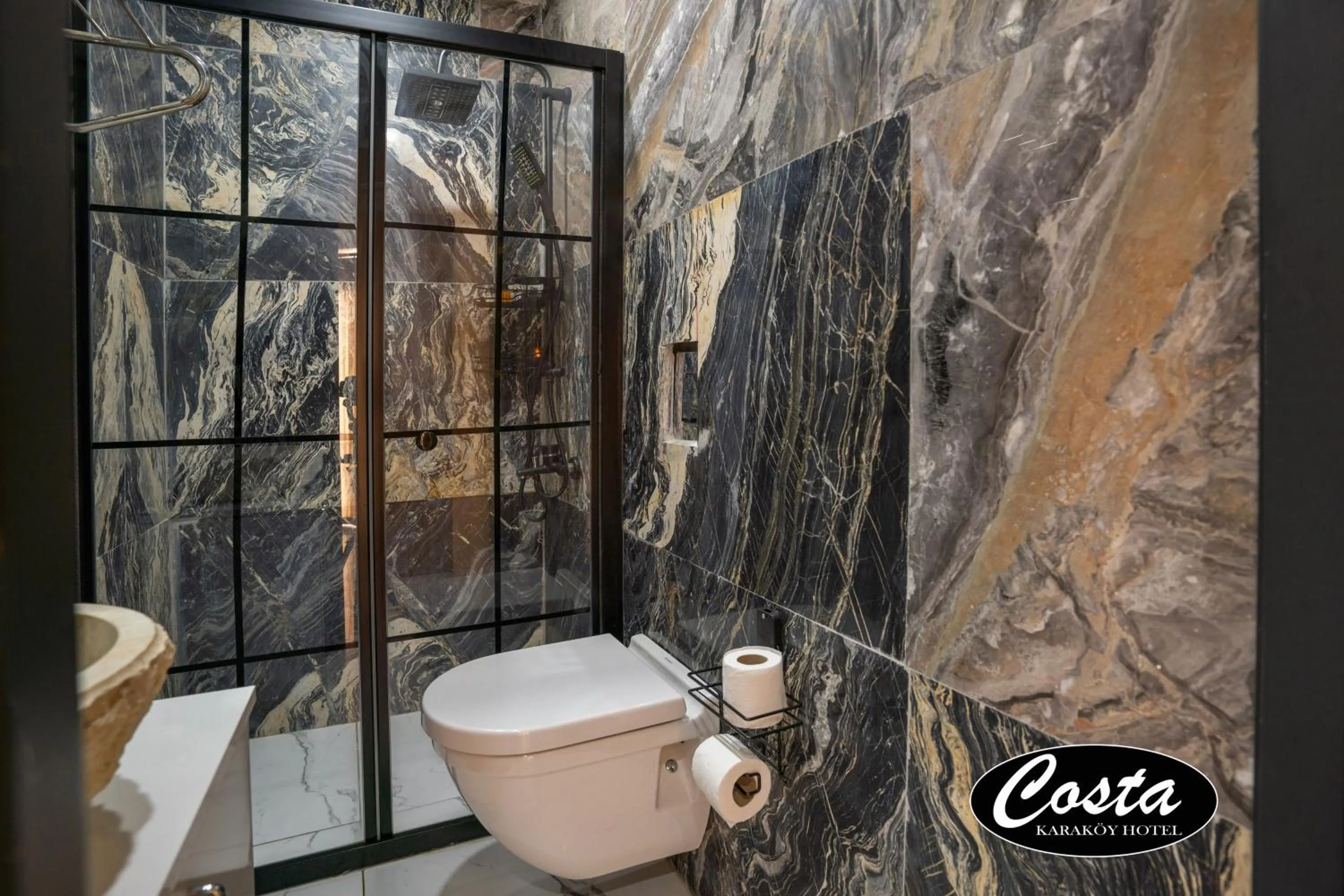Toilet in Costa Karakoy Hotel