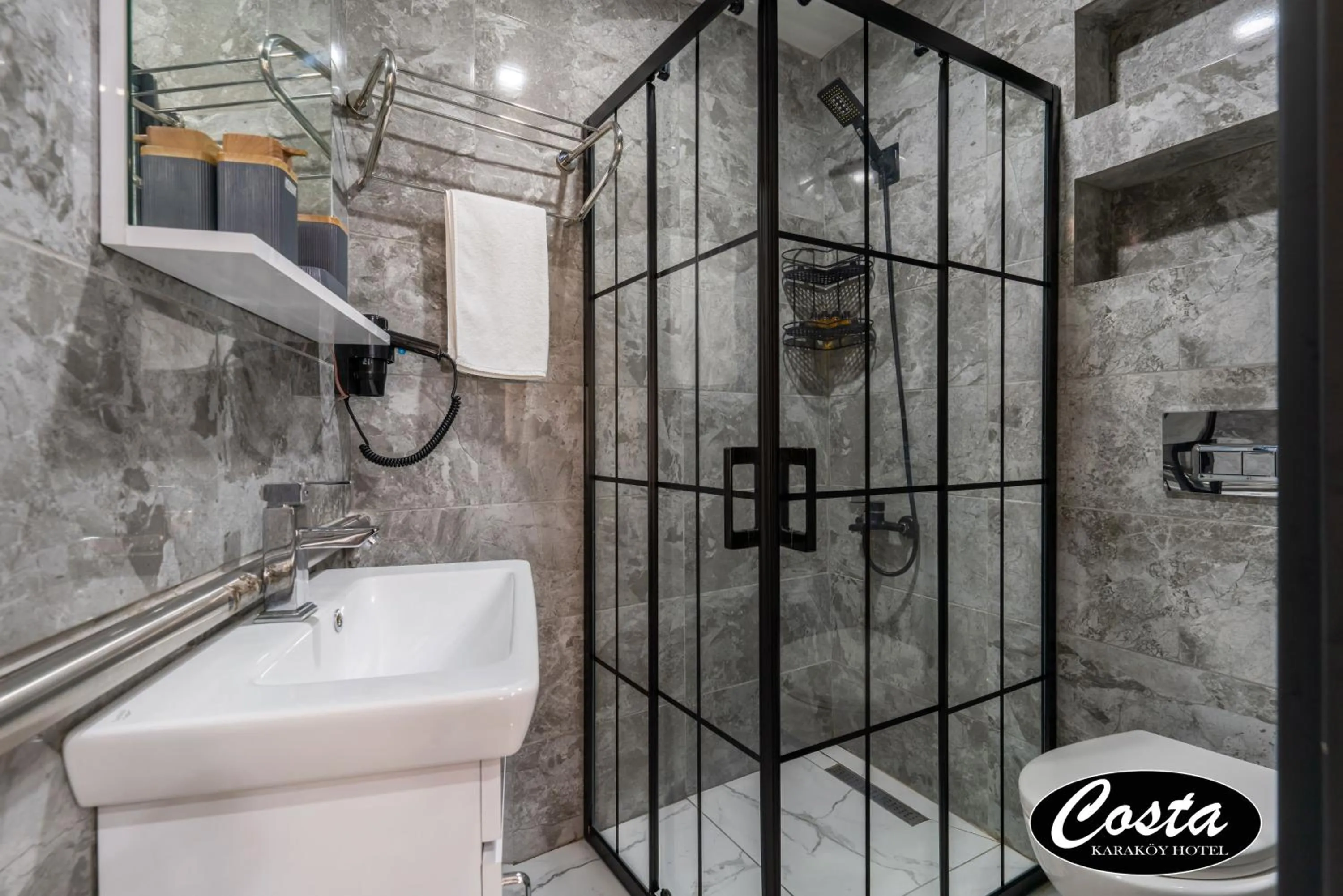 Toilet in Costa Karakoy Hotel