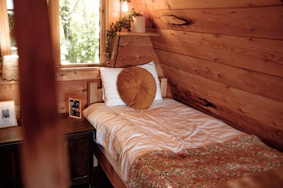 Bed in Pattys Barn Holiday Cottages, Cabins and Venue Hire