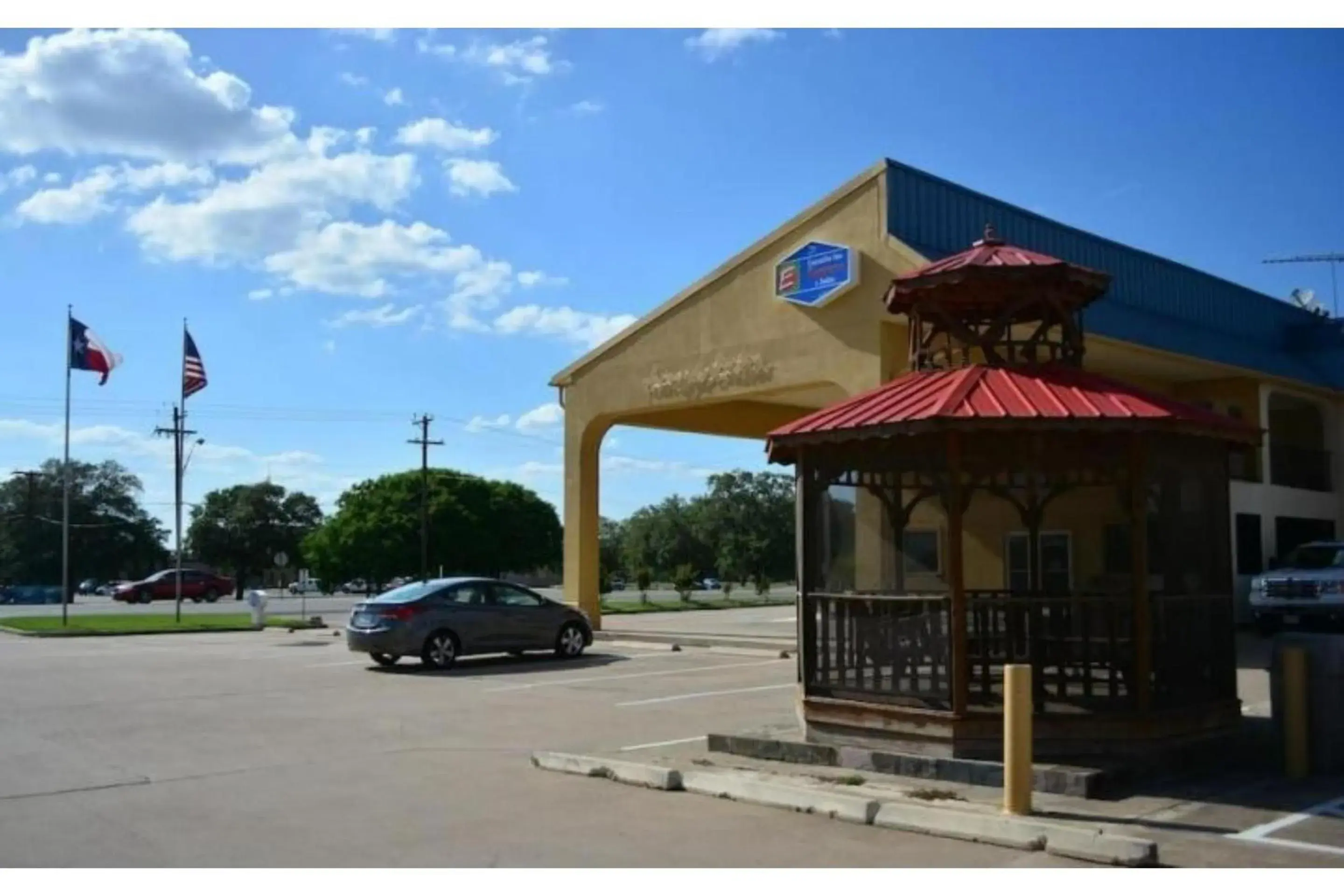 Facade/entrance in Hotel O Executive Inn & Suites Cuero Hwy 87 Facade/entrance in Hotel O Executive Inn & Suites Cuero Hwy 87