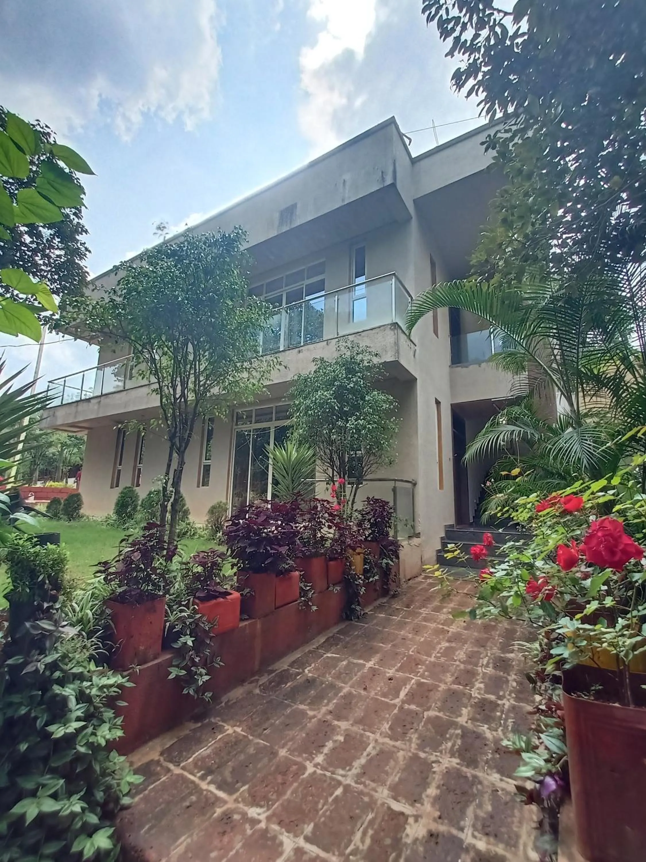 Property building in Hotel Oakwood mahabaleshwar