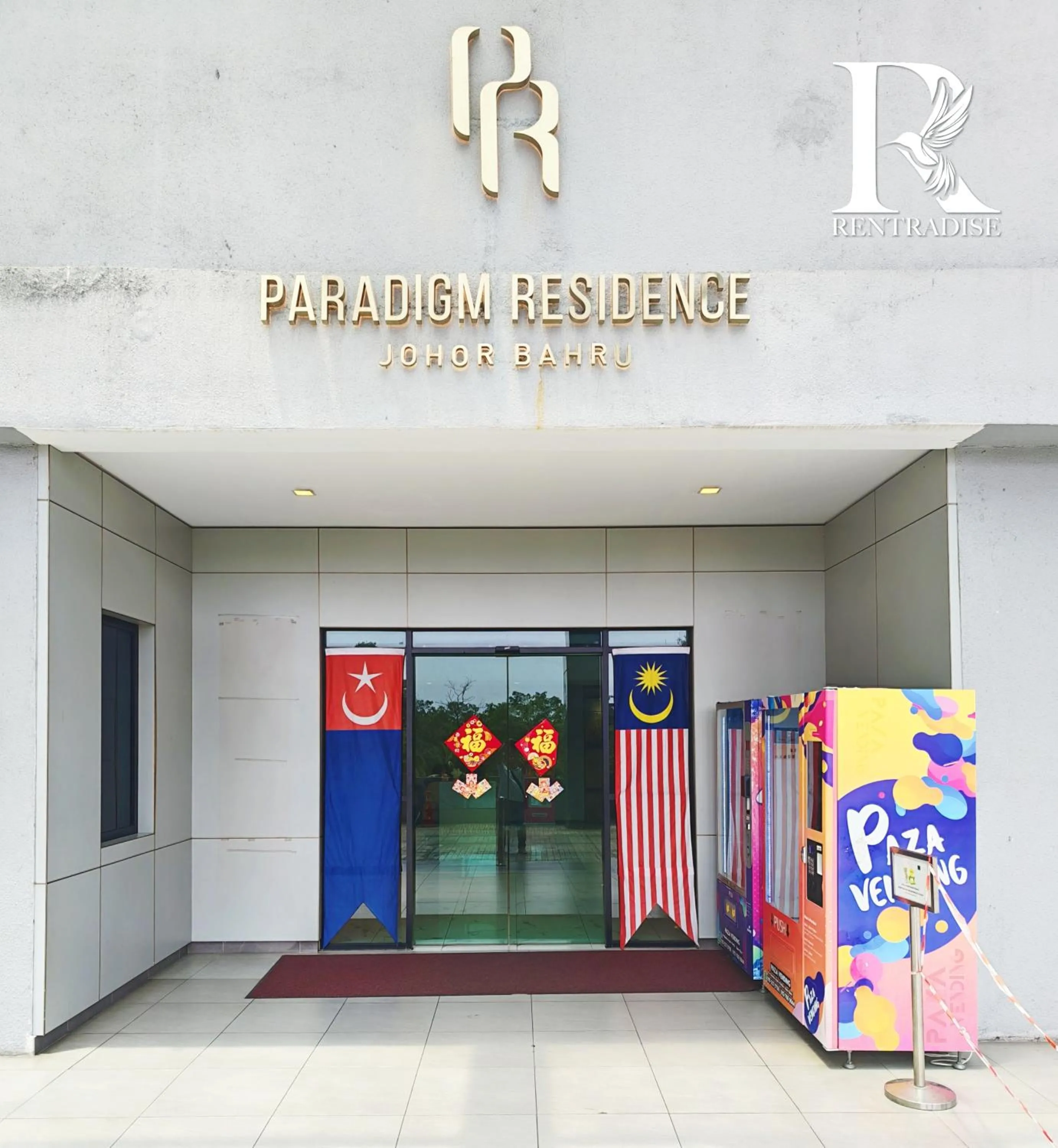 Facade/entrance in Skudai Paradigm Mall by RR JBcity